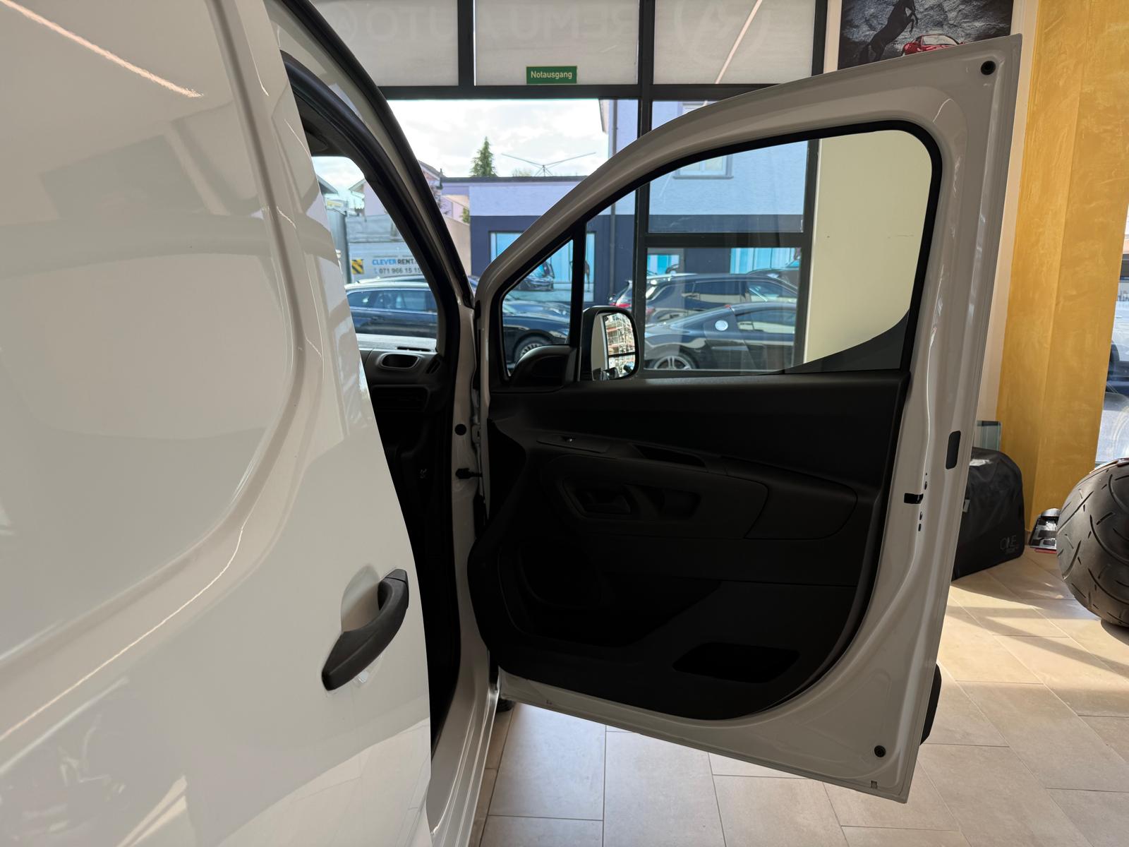 PEUGEOT Partner 1.2 Pure Tech s/s Pro 650kg-image-14