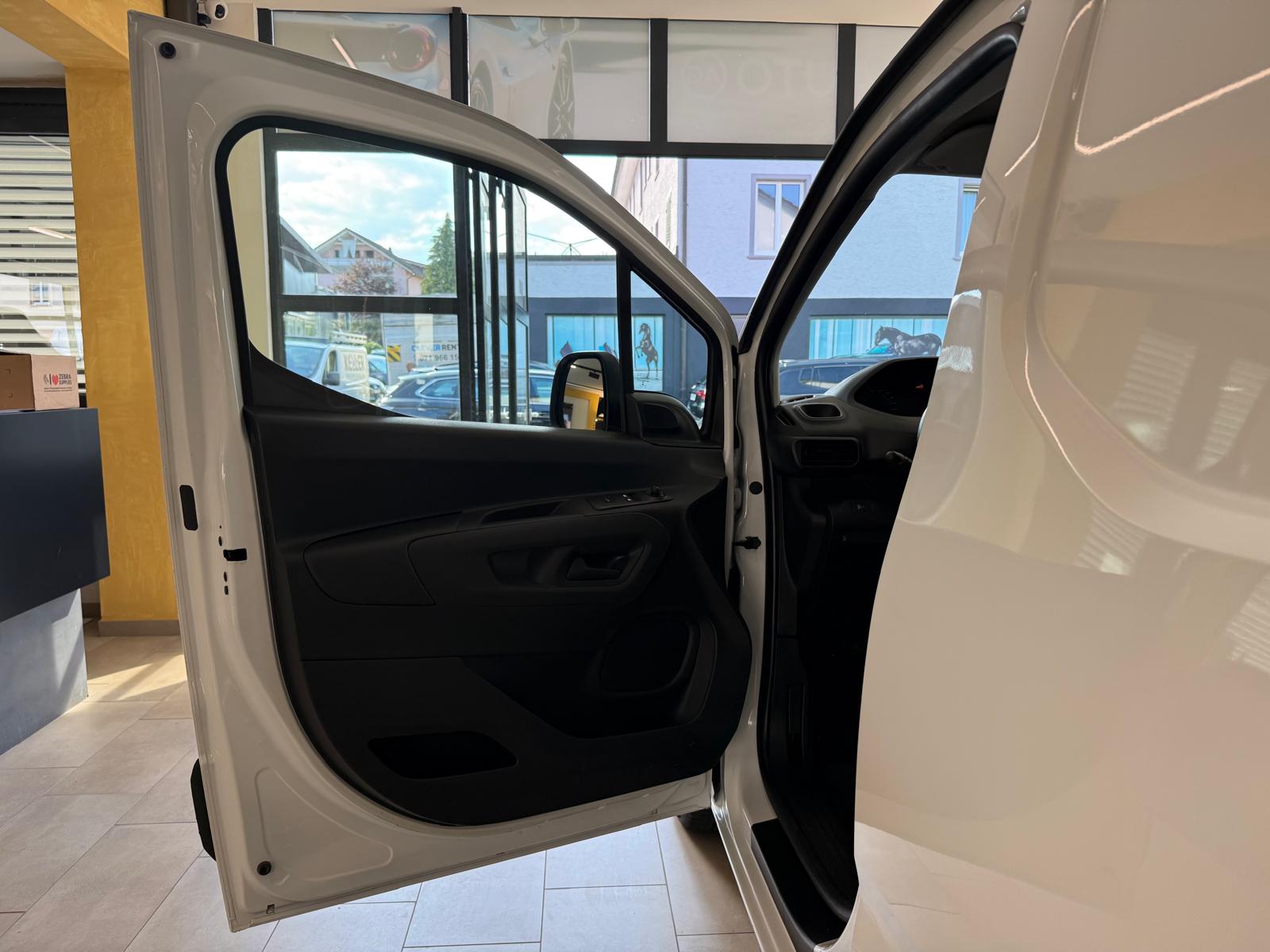 PEUGEOT Partner 1.2 Pure Tech s/s Pro 650kg-image-10
