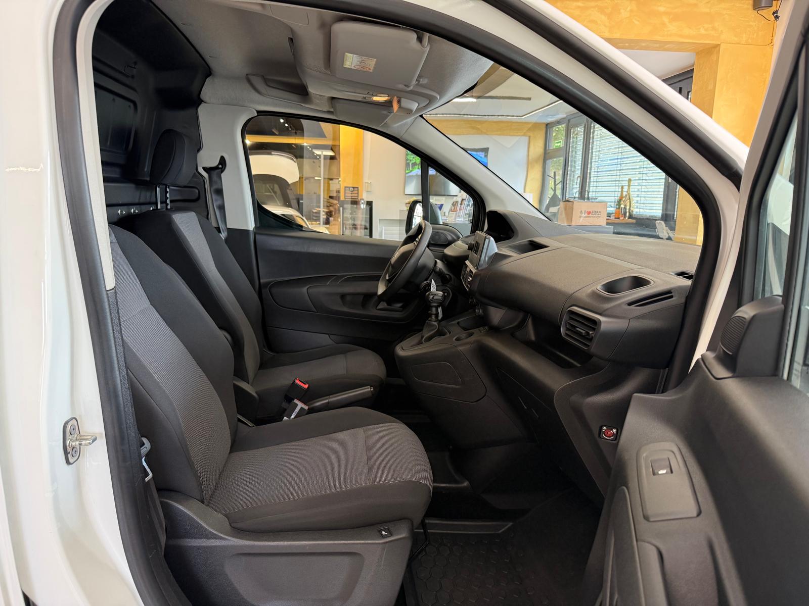 PEUGEOT Partner 1.2 Pure Tech s/s Pro 650kg-image-15