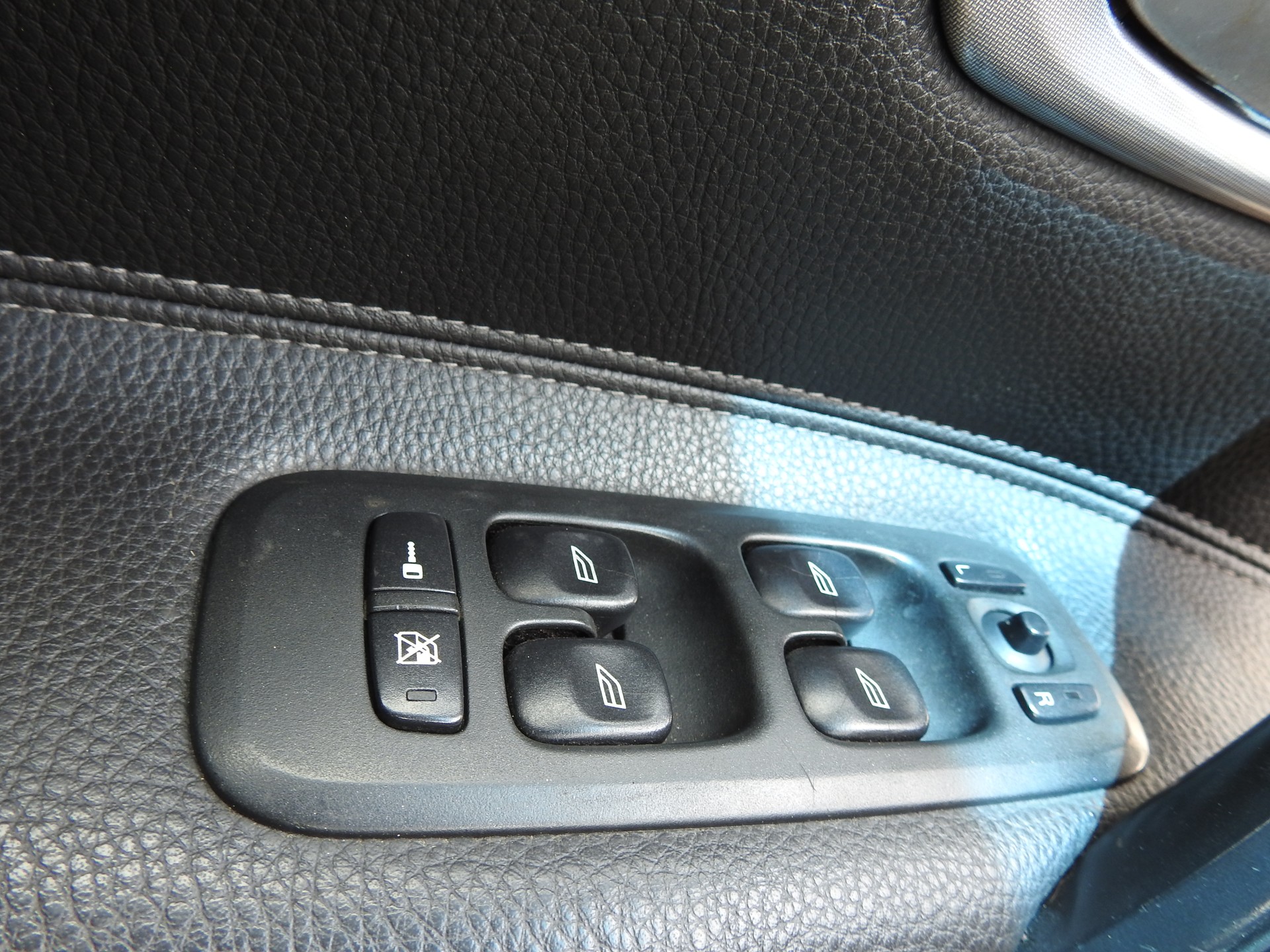 VOLVO V70 2.5T AWD Move-image-24