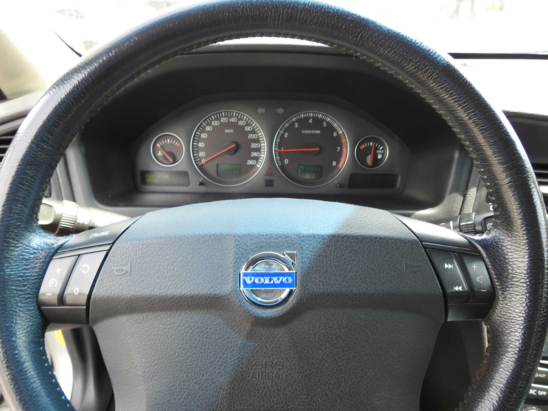 VOLVO V70 2.5T AWD Move-image-25