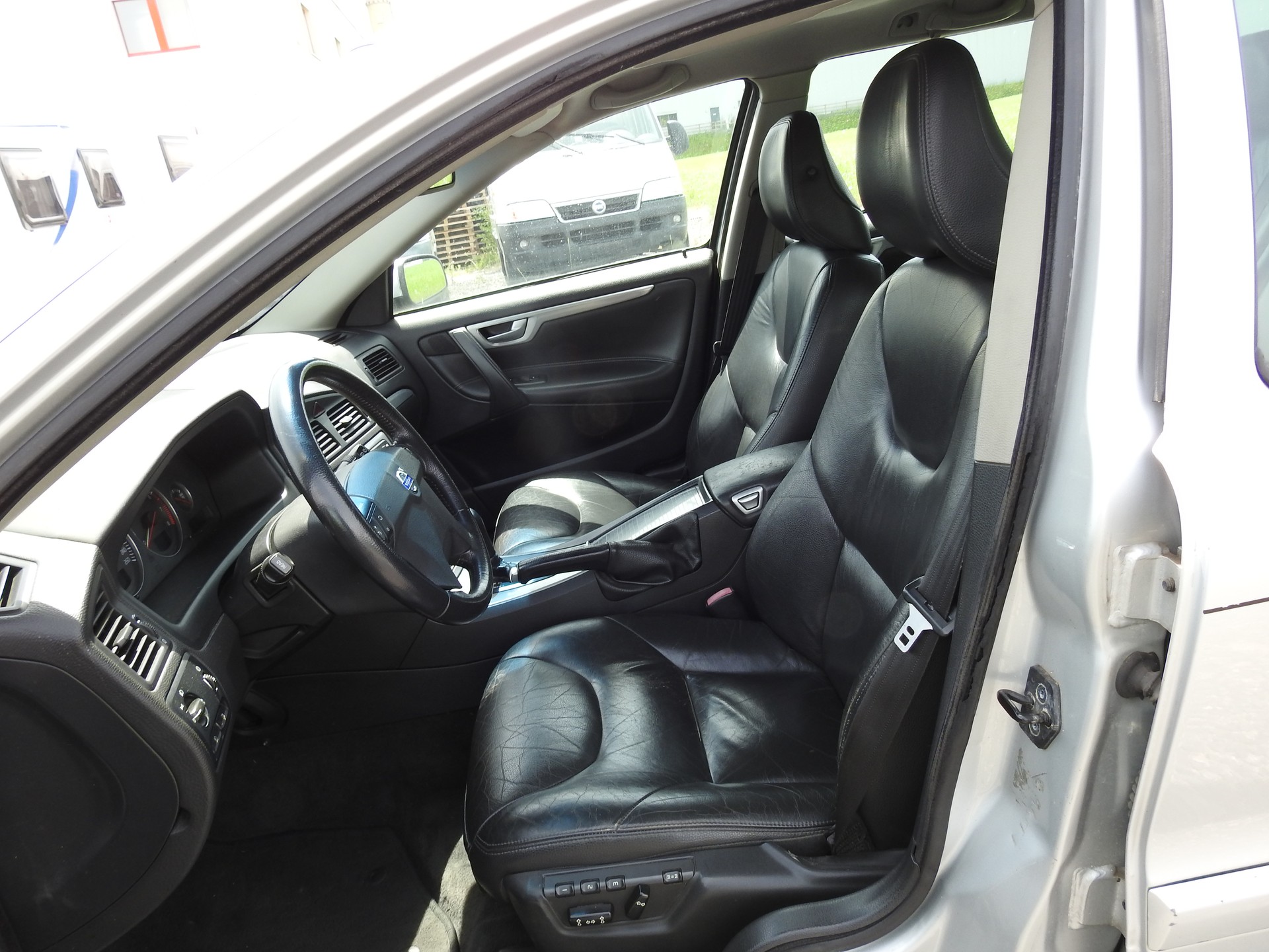 VOLVO V70 2.5T AWD Move-image-12