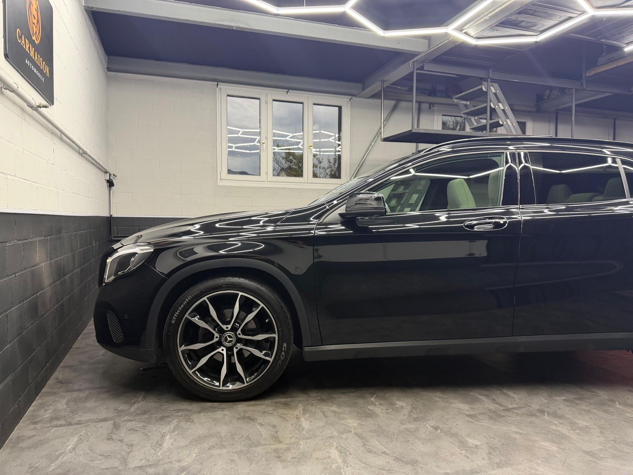 MERCEDES-BENZ GLA 200 7G-DCT | 360° Kamera | ACC Tempomat | Panoramadach | Ambiente | Harman/Kardon-image-9