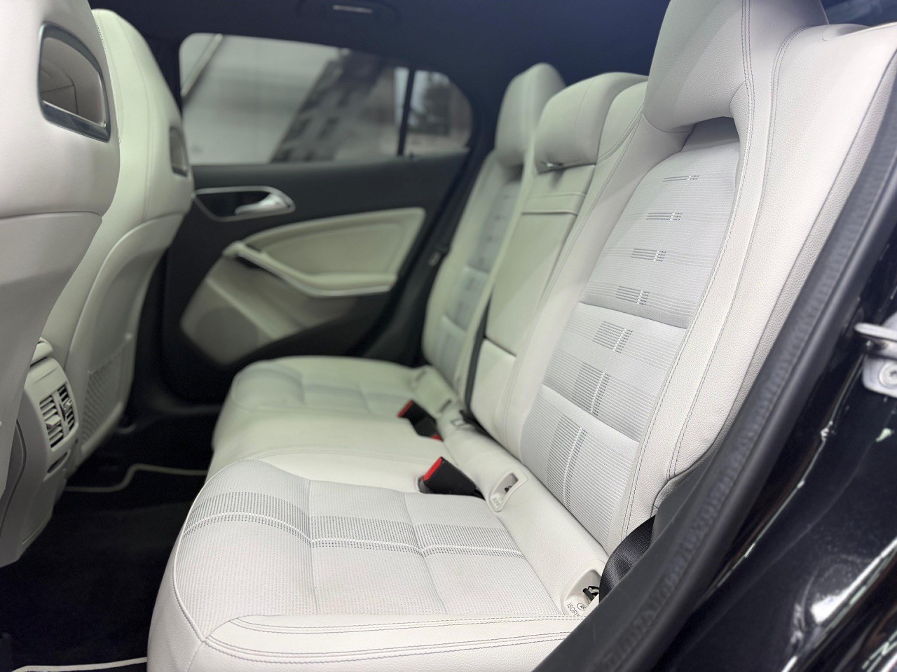 MERCEDES-BENZ GLA 200 7G-DCT | 360° Kamera | ACC Tempomat | Panoramadach | Ambiente | Harman/Kardon-image-19