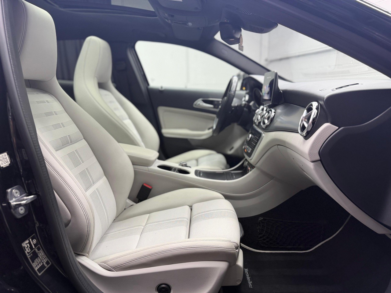 MERCEDES-BENZ GLA 200 7G-DCT | 360° Kamera | ACC Tempomat | Panoramadach | Ambiente | Harman/Kardon-image-21