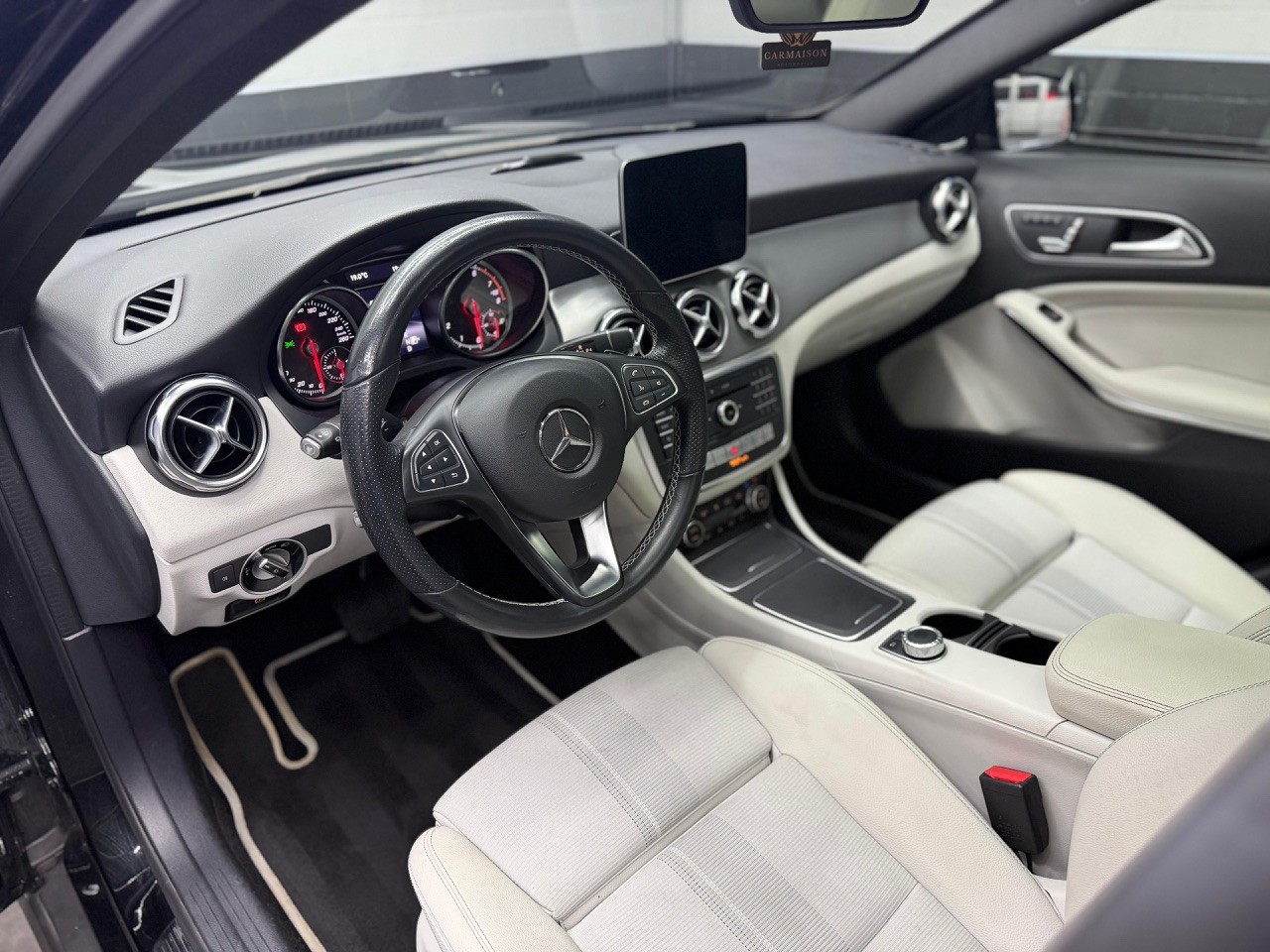 MERCEDES-BENZ GLA 200 7G-DCT | 360° Kamera | ACC Tempomat | Panoramadach | Ambiente | Harman/Kardon-image-13
