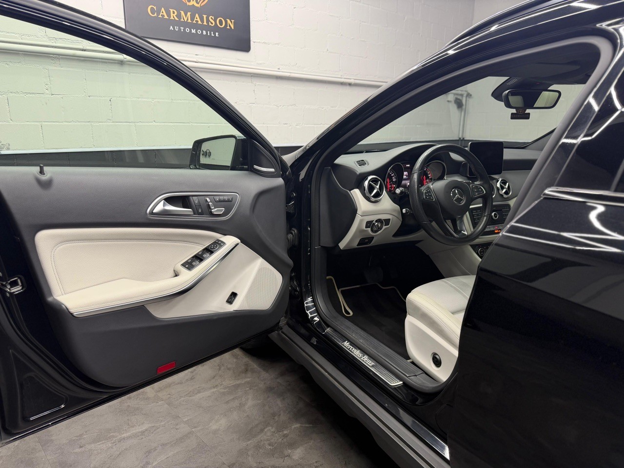 MERCEDES-BENZ GLA 200 7G-DCT | 360° Kamera | ACC Tempomat | Panoramadach | Ambiente | Harman/Kardon-image-12