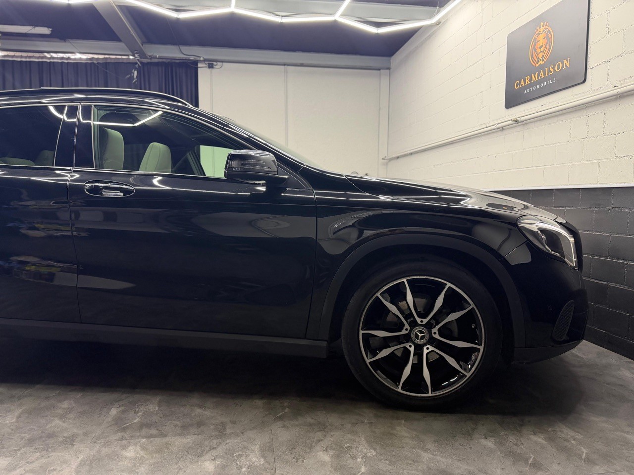 MERCEDES-BENZ GLA 200 7G-DCT | 360° Kamera | ACC Tempomat | Panoramadach | Ambiente | Harman/Kardon-image-8