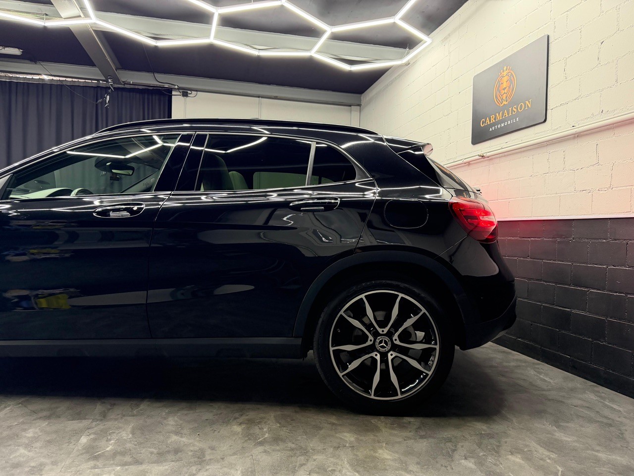 MERCEDES-BENZ GLA 200 7G-DCT | 360° Kamera | ACC Tempomat | Panoramadach | Ambiente | Harman/Kardon-showroom-element-3