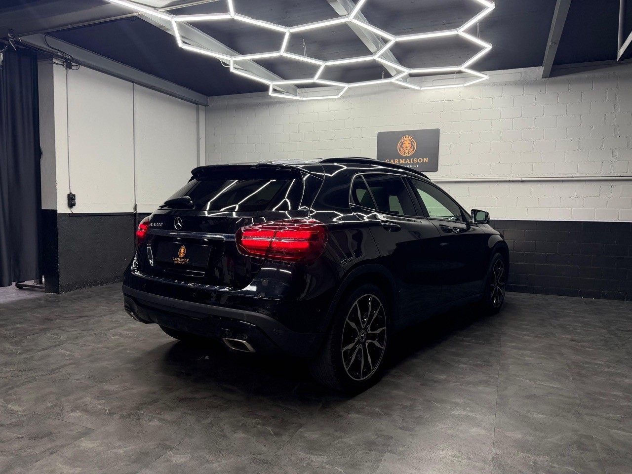 MERCEDES-BENZ GLA 200 7G-DCT | 360° Kamera | ACC Tempomat | Panoramadach | Ambiente | Harman/Kardon-image-7