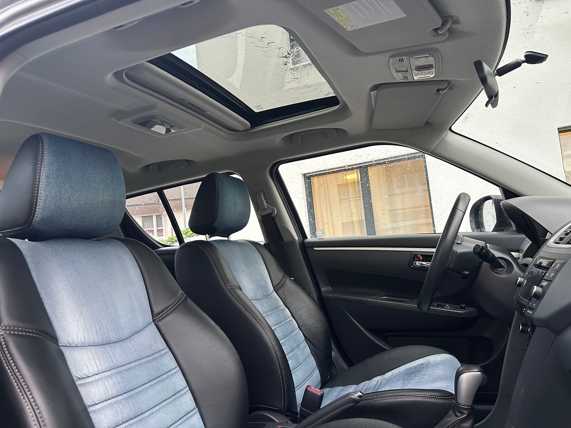 SUZUKI Swift 1.2i 16V GL Automatic-image-2