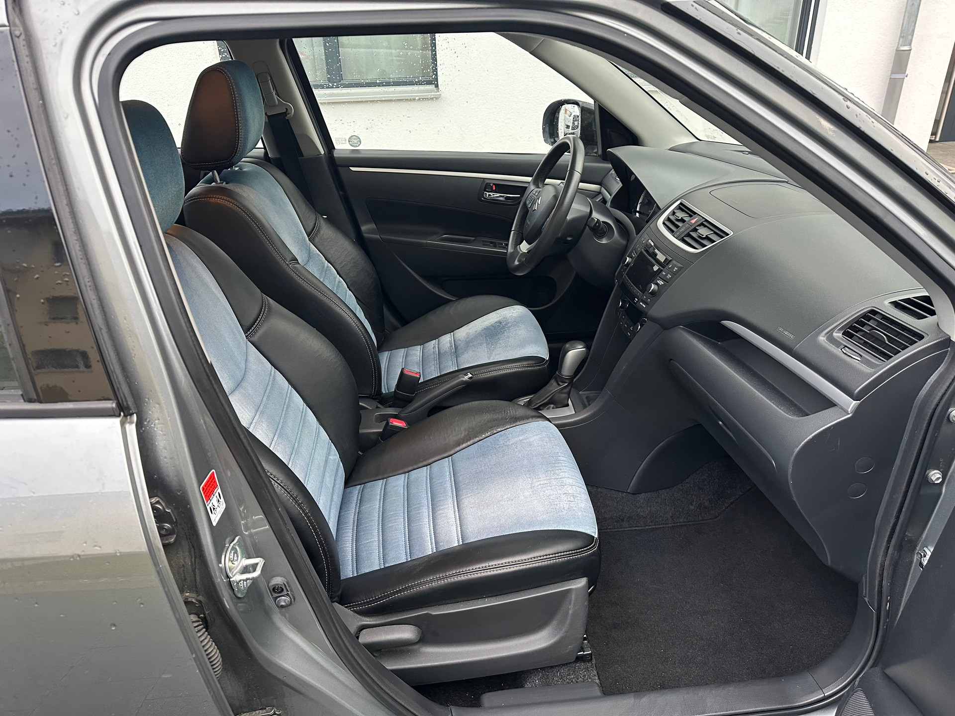 SUZUKI Swift 1.2i 16V GL Automatic-image-4