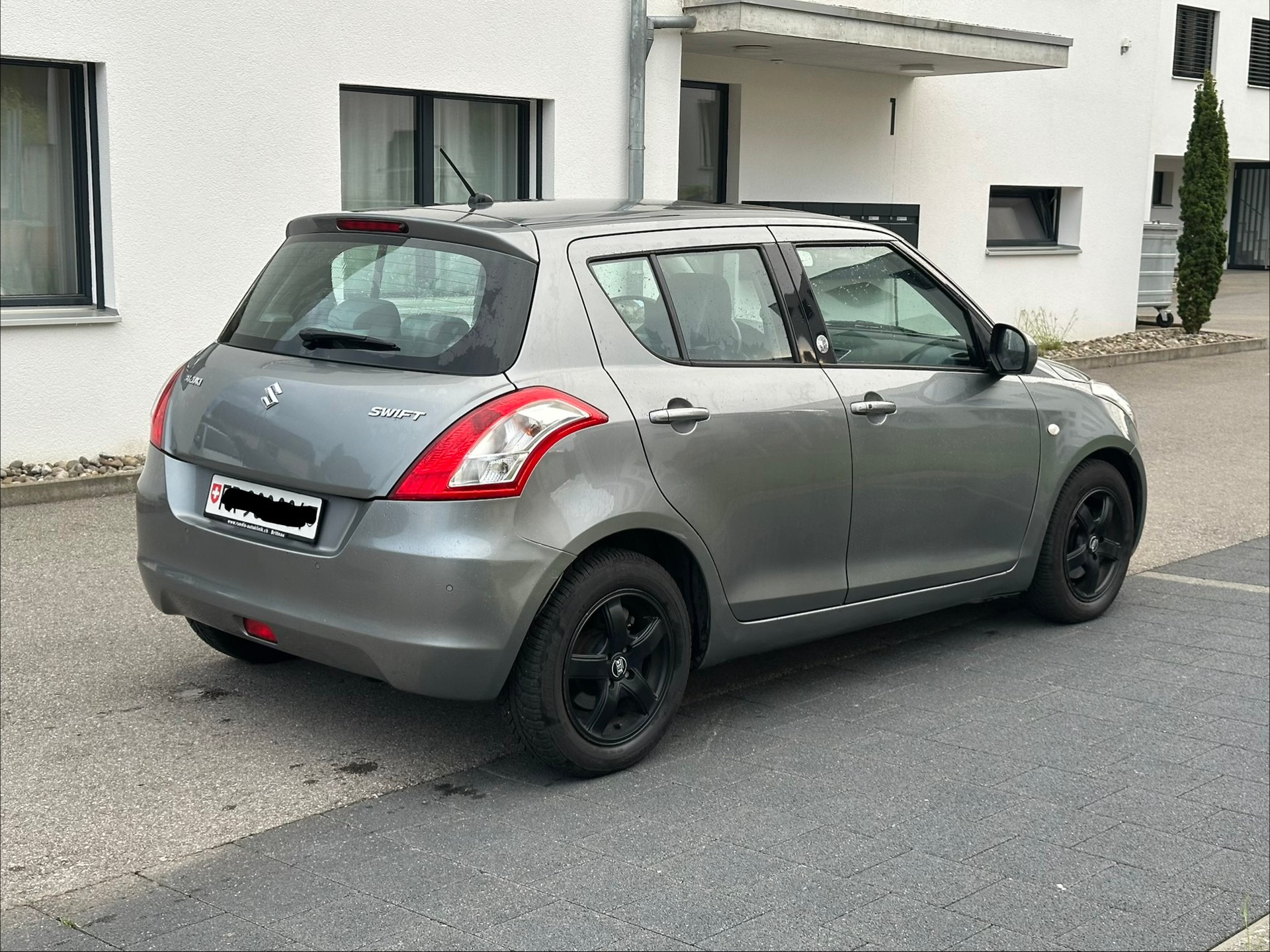 SUZUKI Swift 1.2i 16V GL Automatic-image-7
