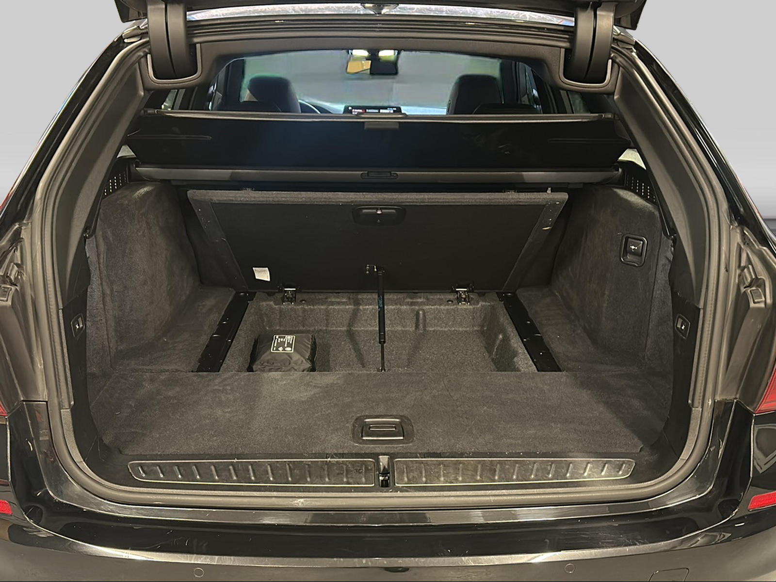 BMW 530d xDrive Touring Steptronic-image-13
