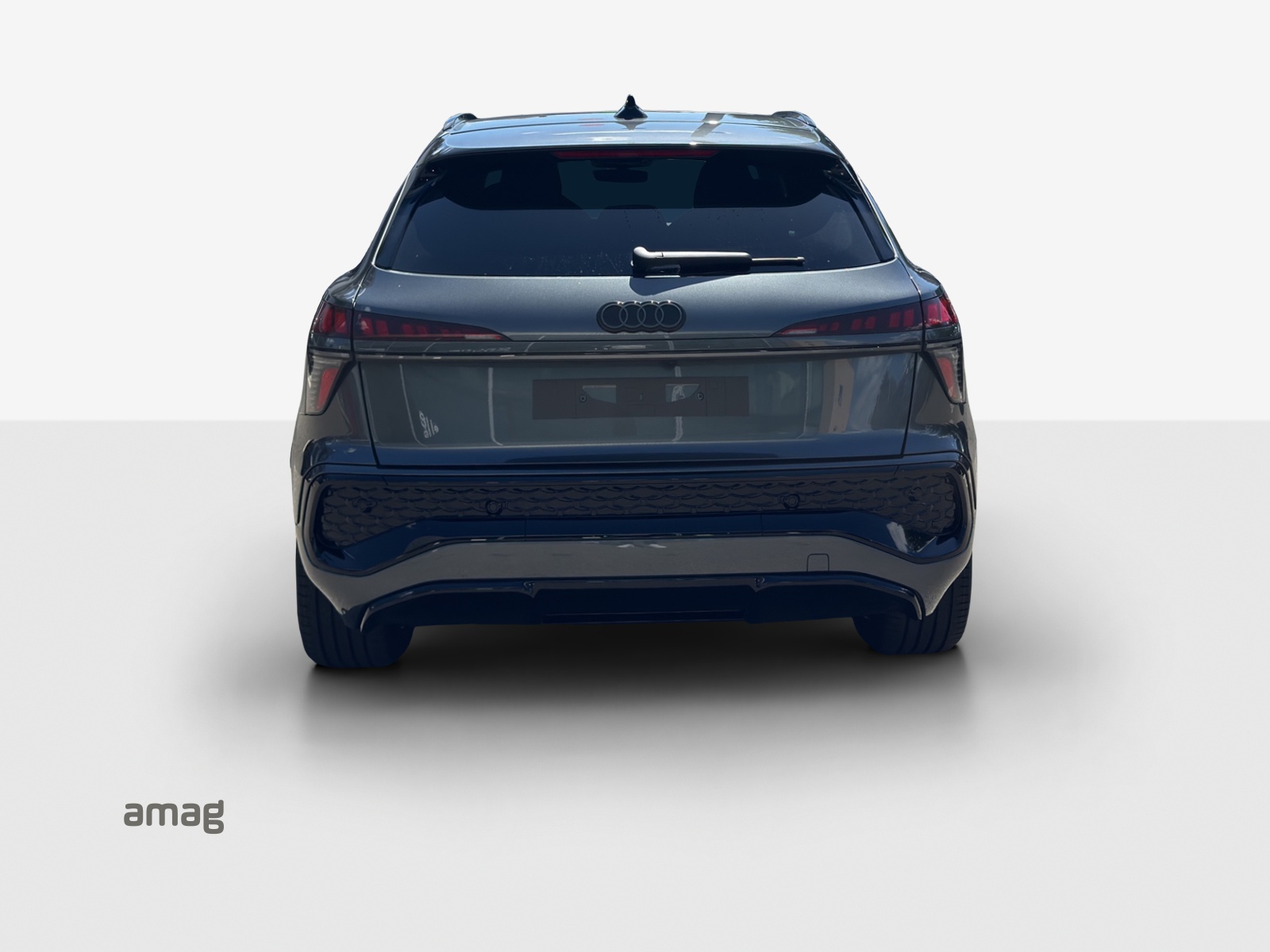 AUDI Q3 SUV e-hybrid 200 kW S tronig-image-3