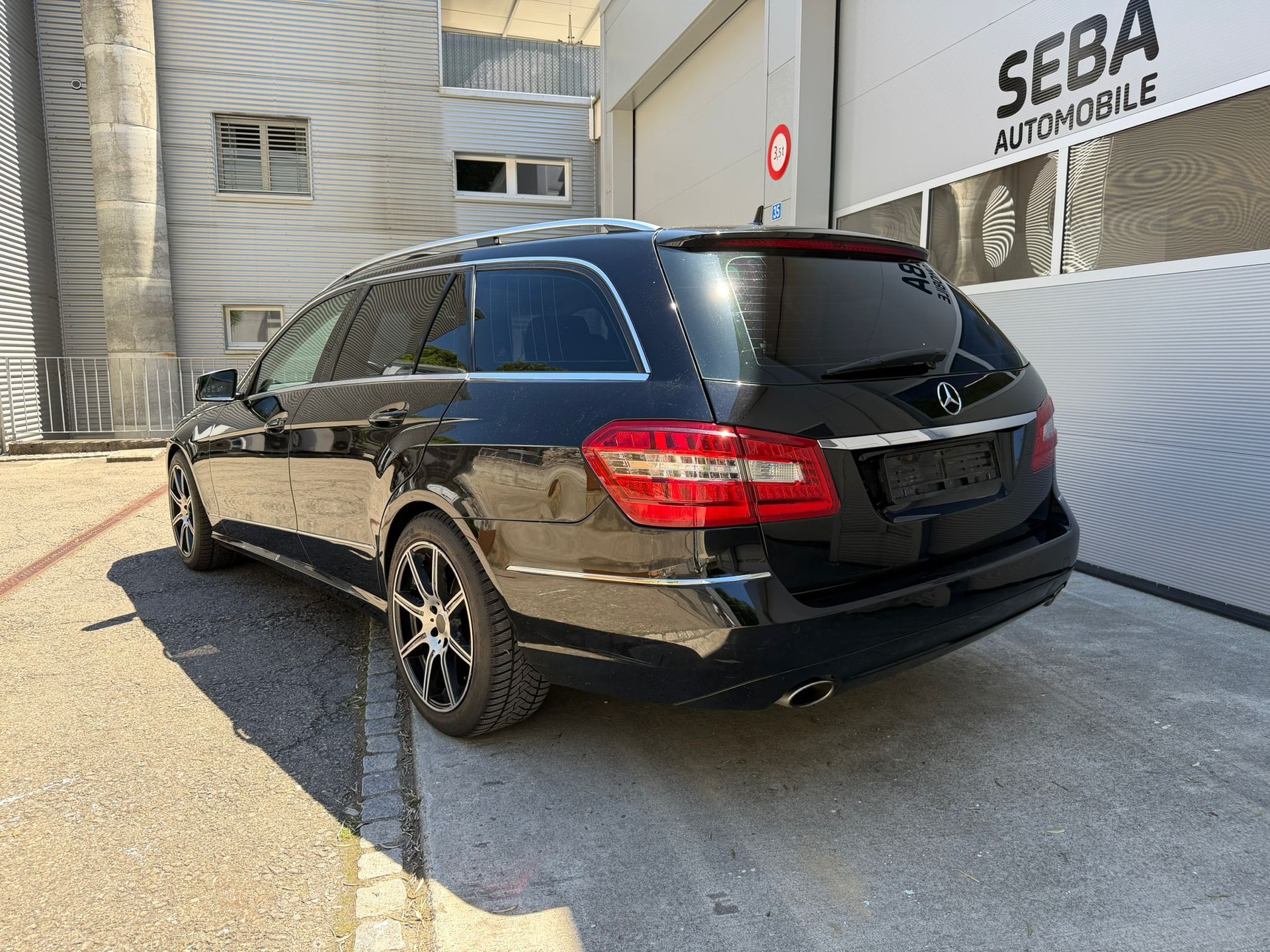 MERCEDES-BENZ E 350 CGI BlueEfficiency Avantgarde 7G-Tronic-image-3