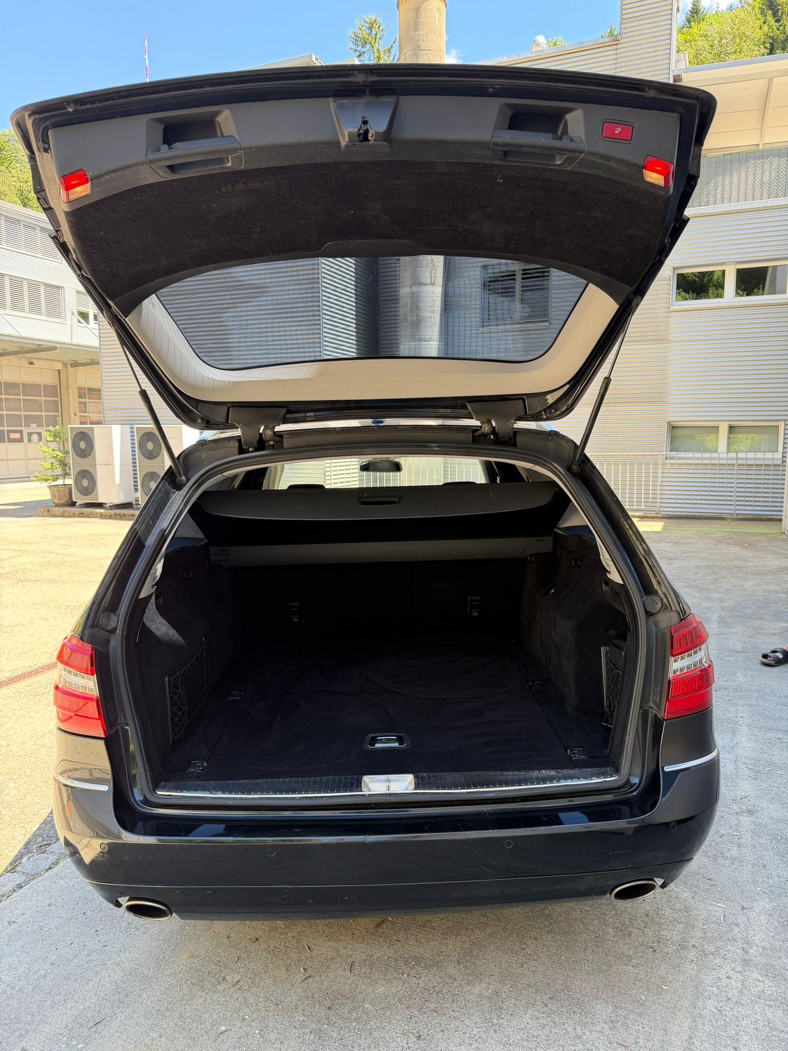MERCEDES-BENZ E 350 CGI BlueEfficiency Avantgarde 7G-Tronic-image-11
