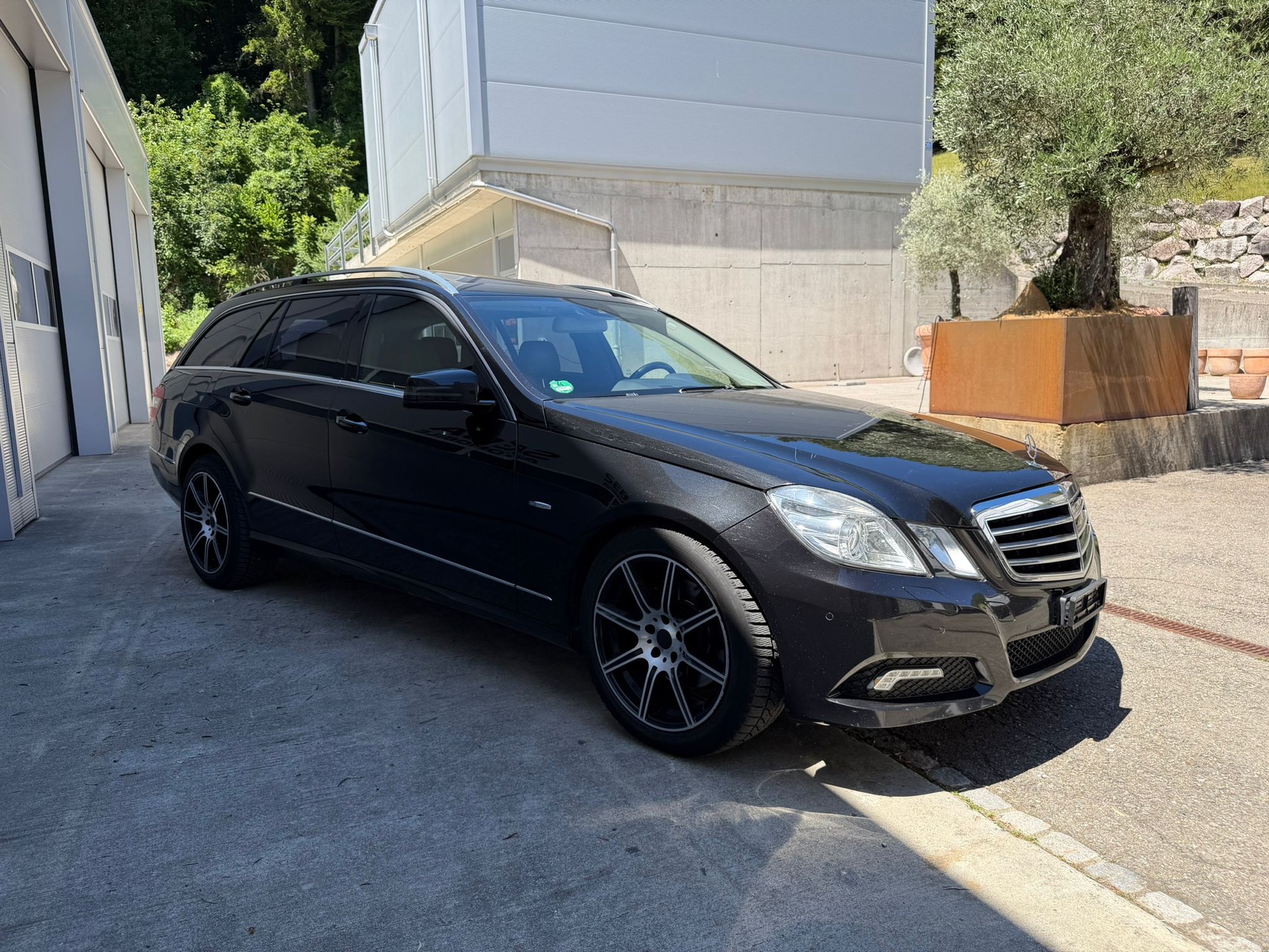 MERCEDES-BENZ E 350 CGI BlueEfficiency Avantgarde 7G-Tronic-image-5