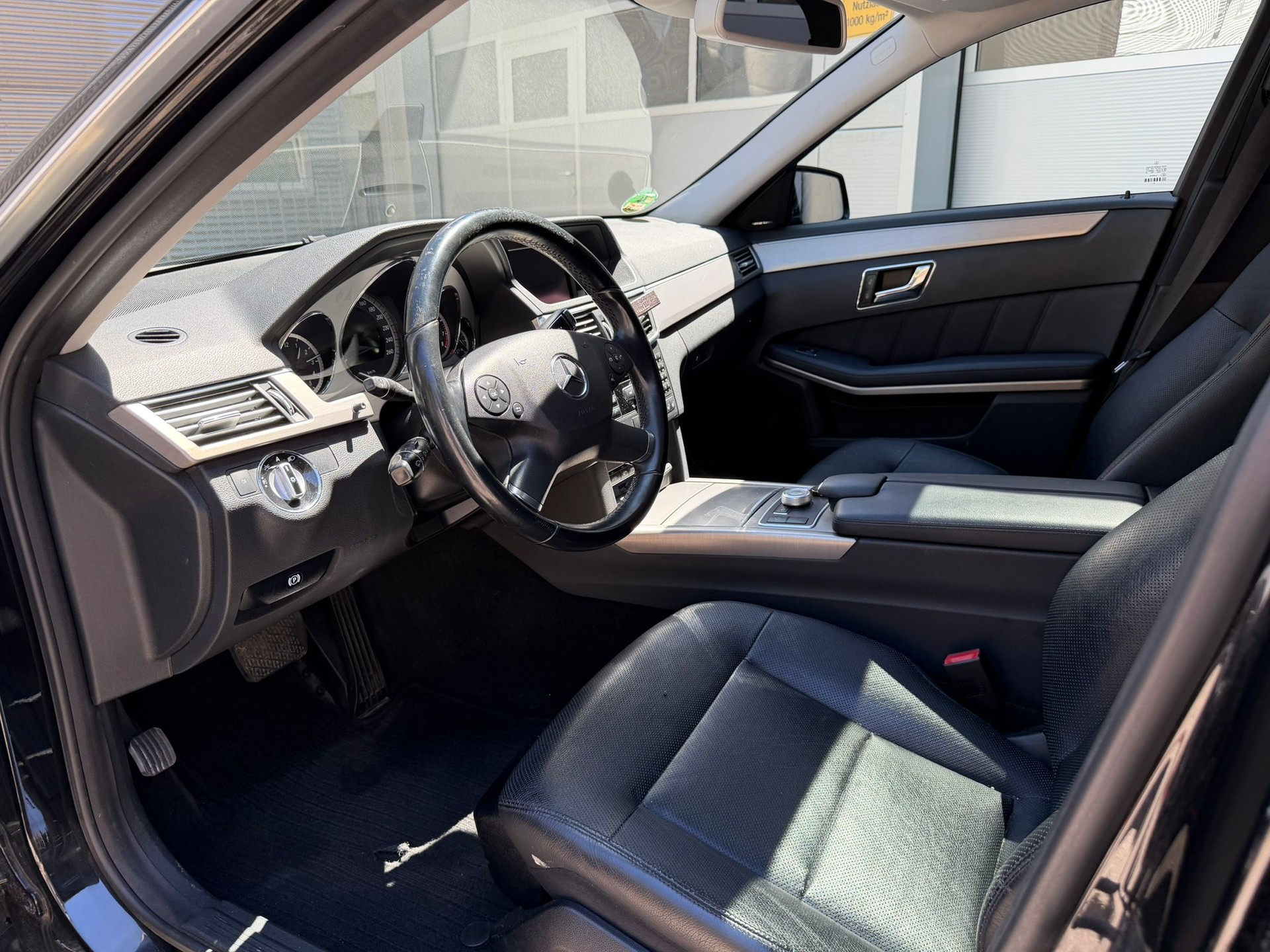 MERCEDES-BENZ E 350 CGI BlueEfficiency Avantgarde 7G-Tronic-image-6