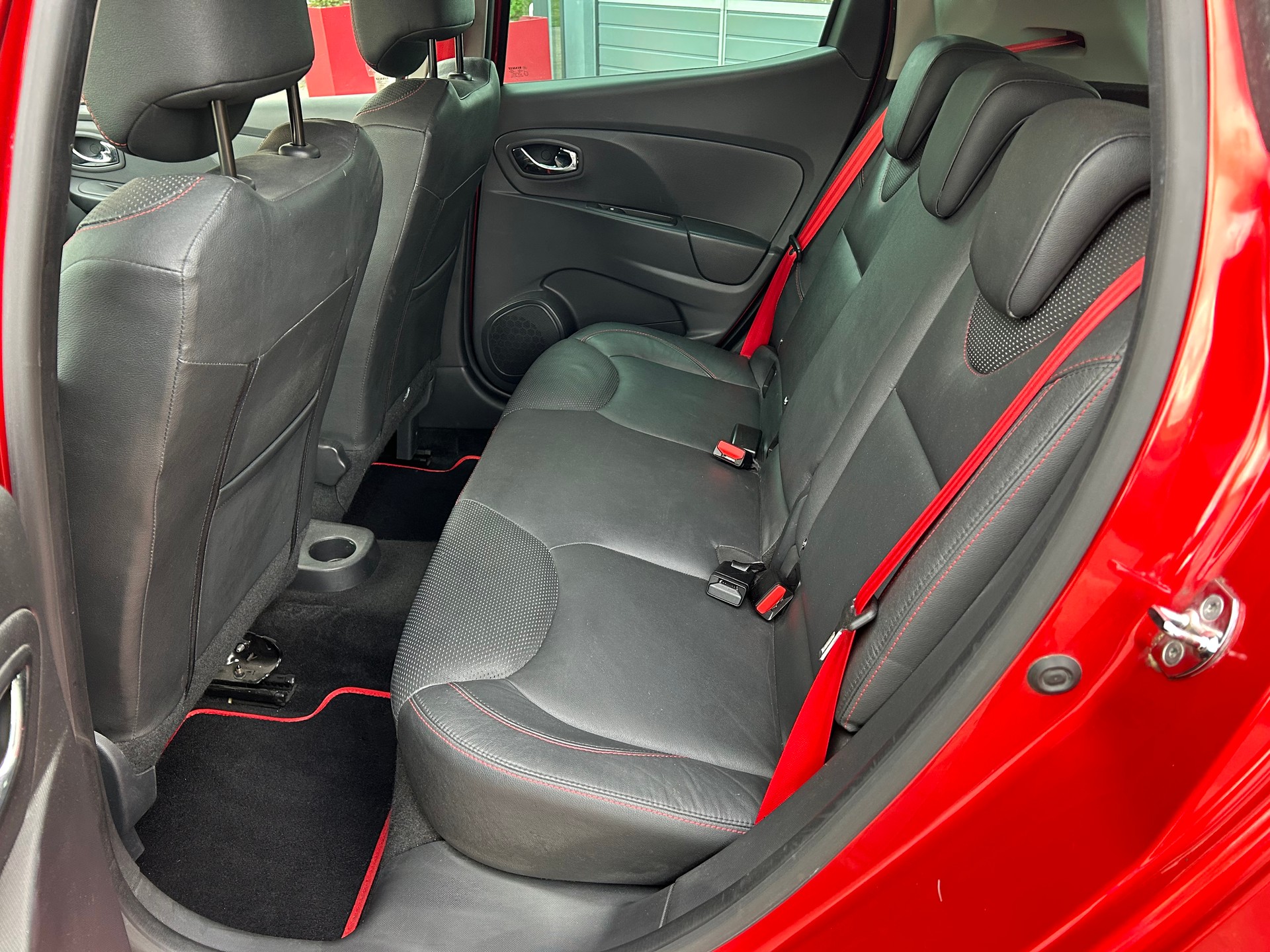 RENAULT Clio 1.6 T RS 200 EDC-image-9