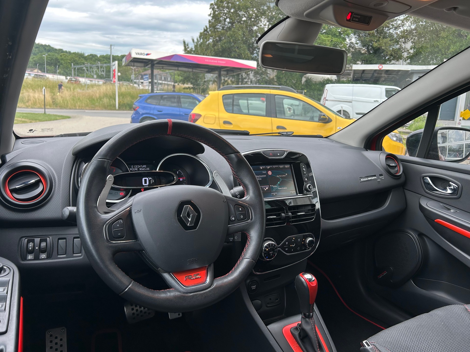 RENAULT Clio 1.6 T RS 200 EDC-image-15
