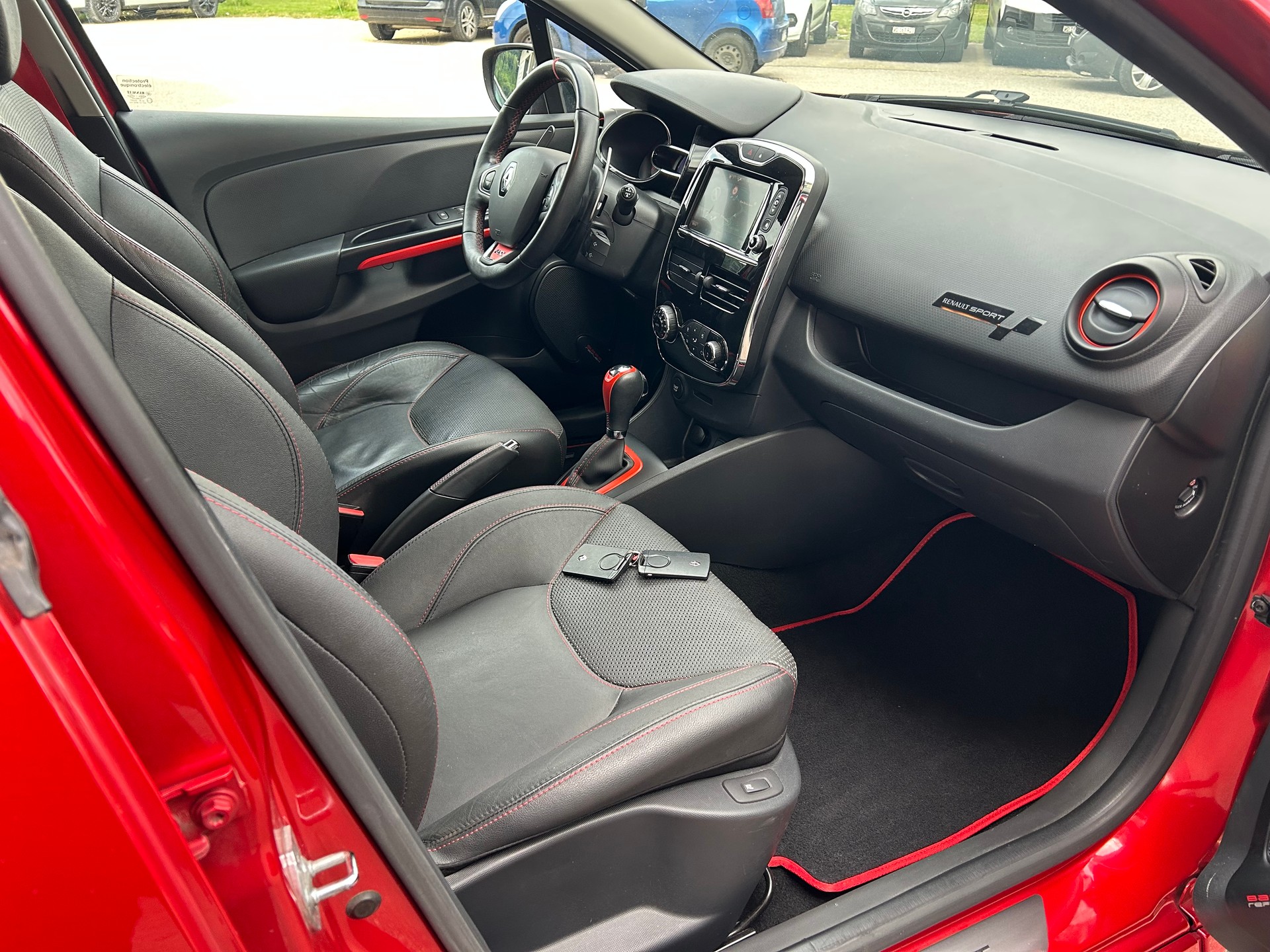 RENAULT Clio 1.6 T RS 200 EDC-image-12