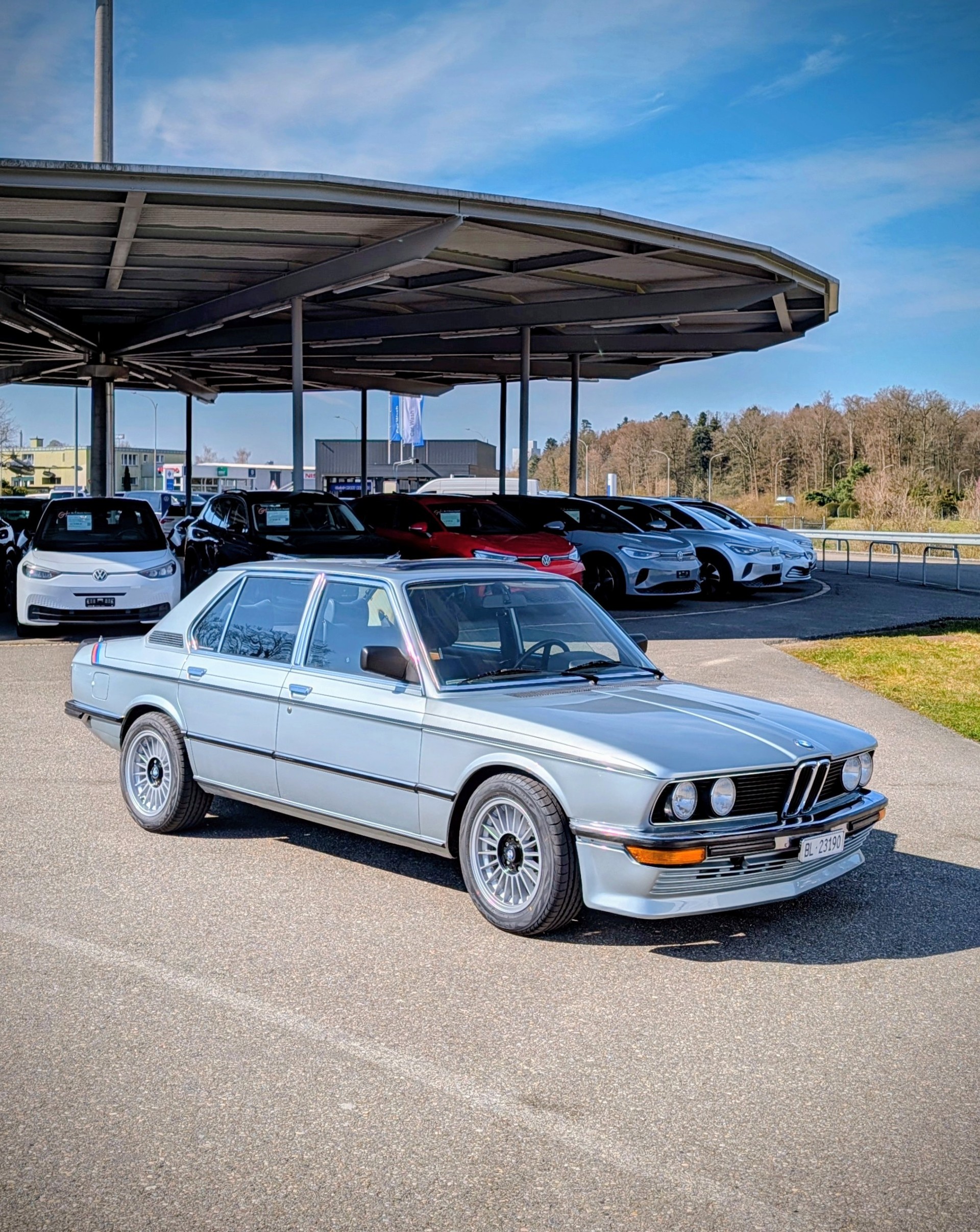 BMW E12 528i Veteran-image-0