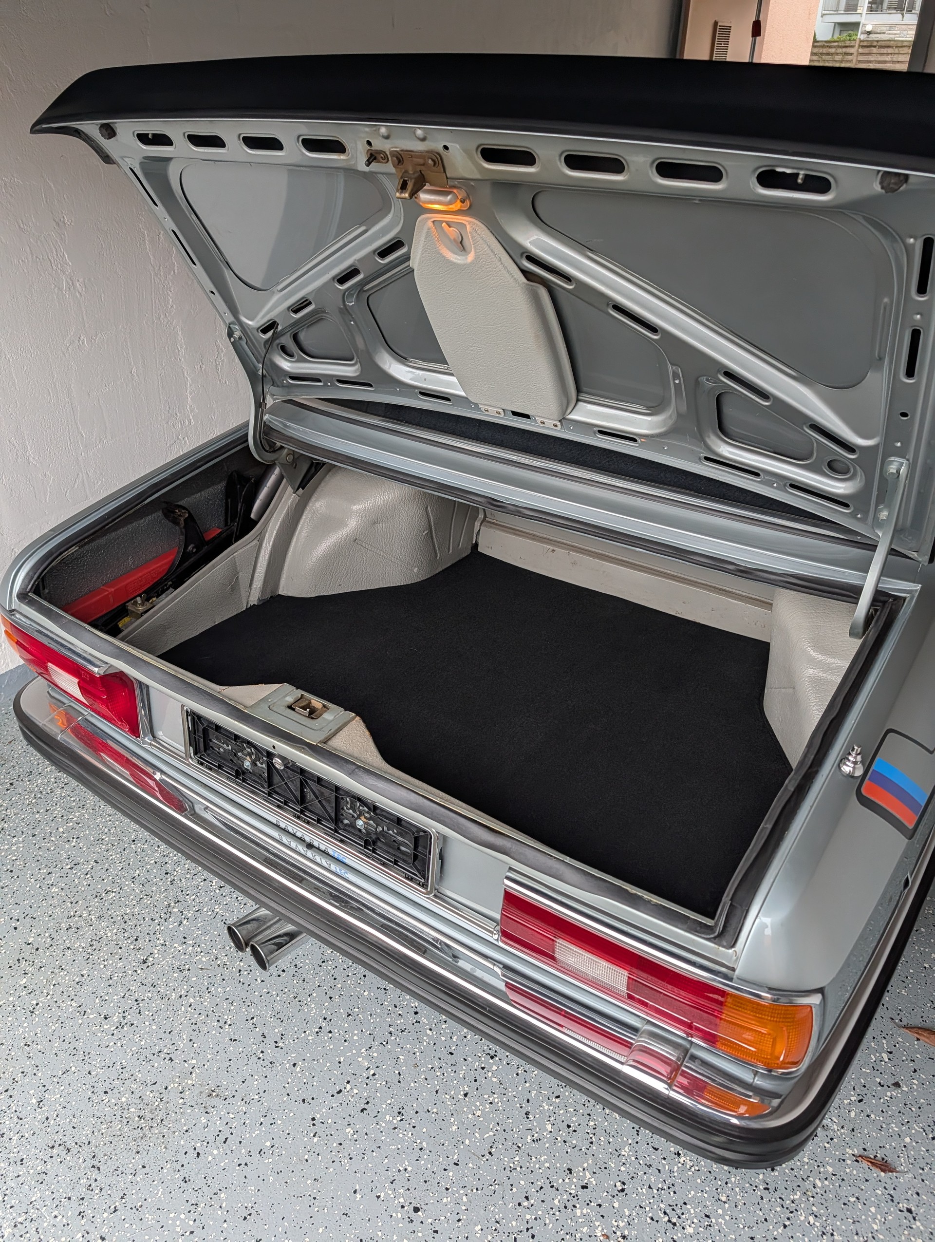 BMW E12 528i Veteran-image-4