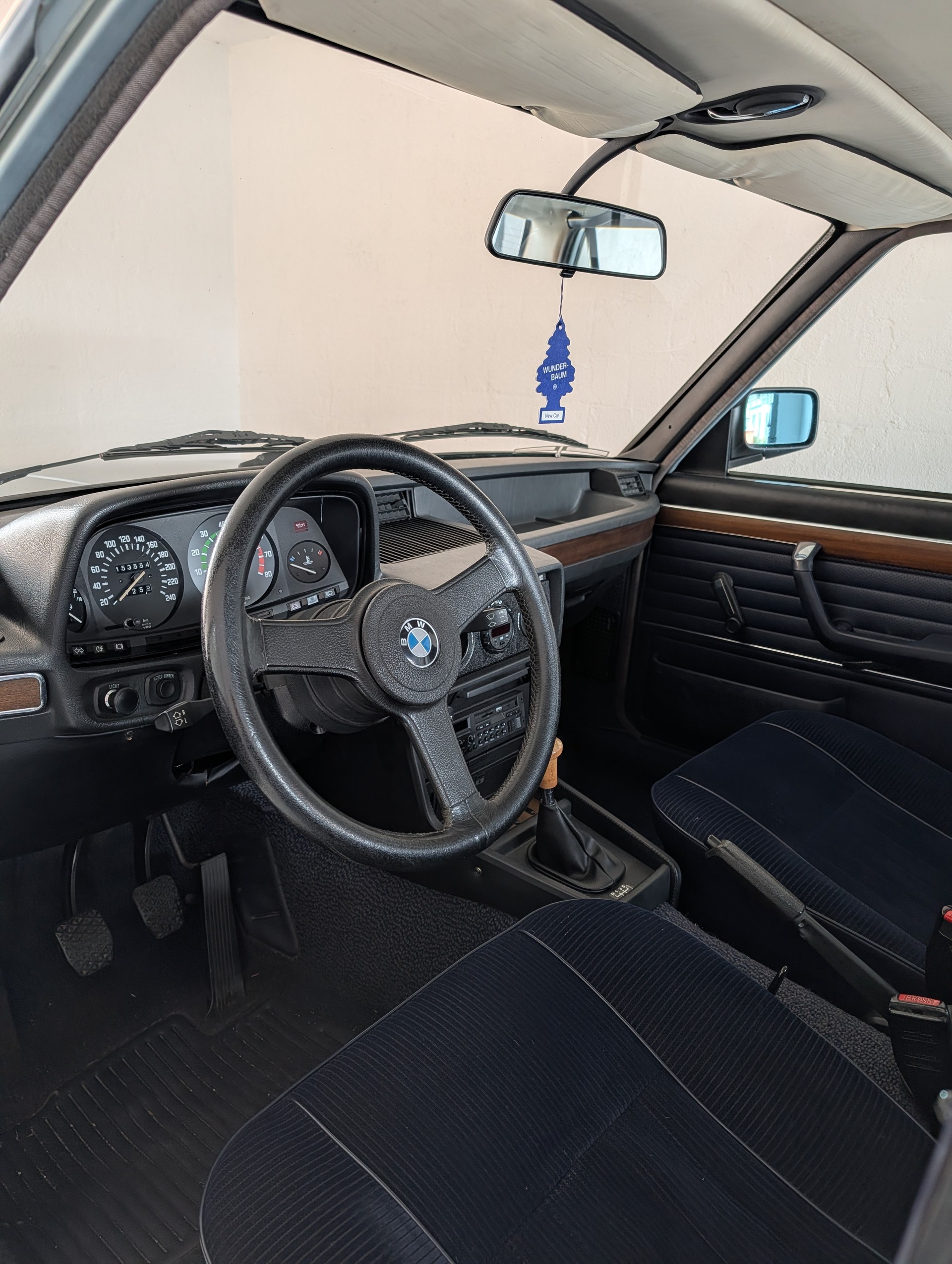 BMW E12 528i Veteran-image-2