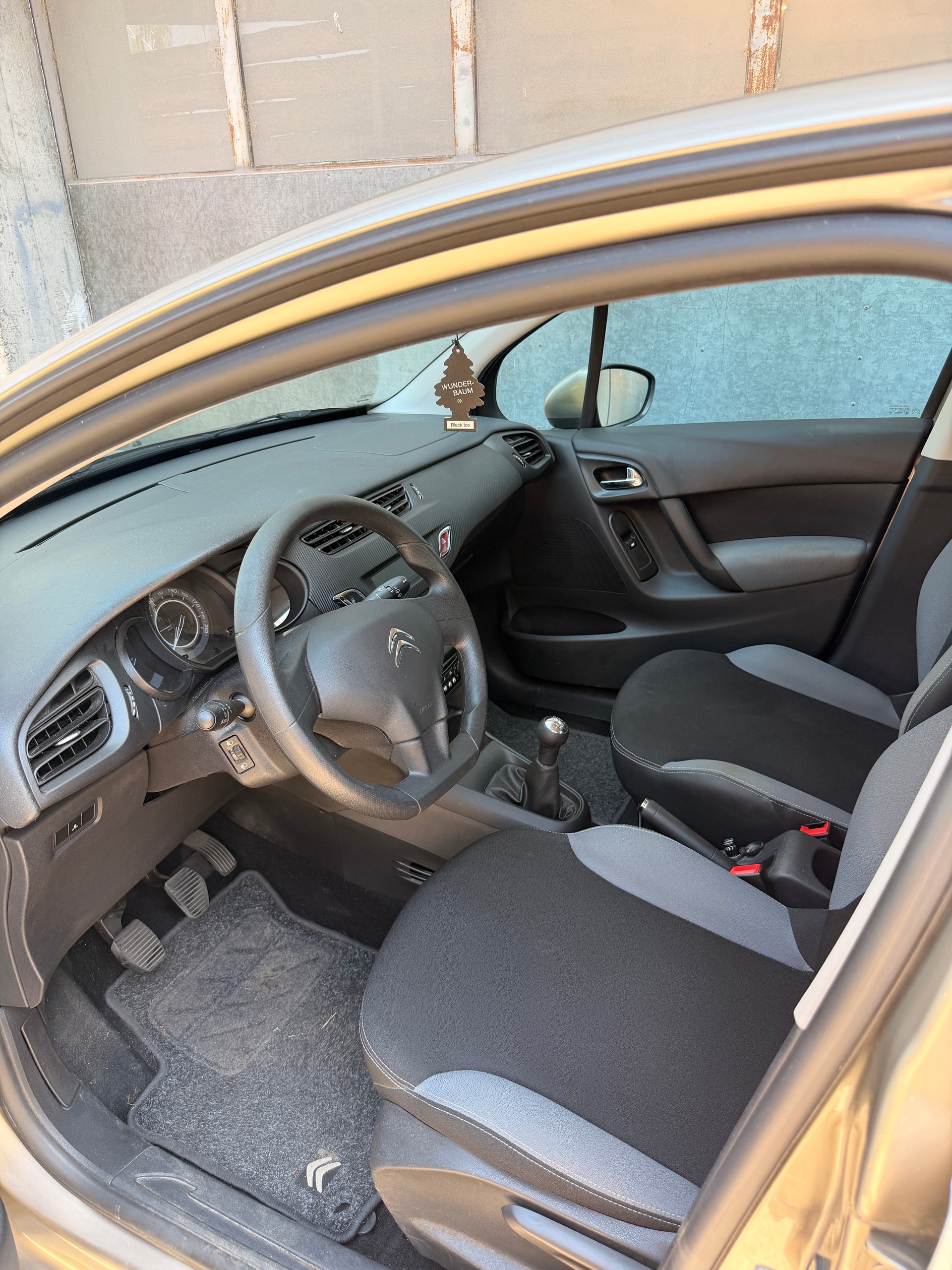 CITROEN C3 1.4i Swiss Style-image-3