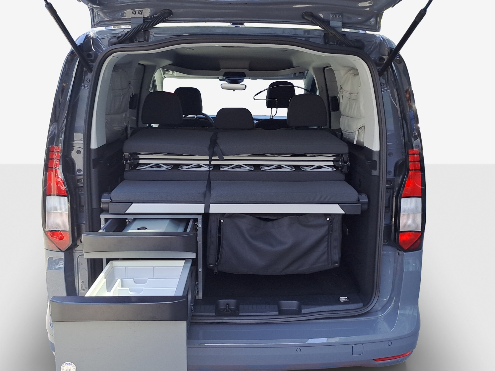 VW Caddy 1.5 TSI California Spirit-image-12