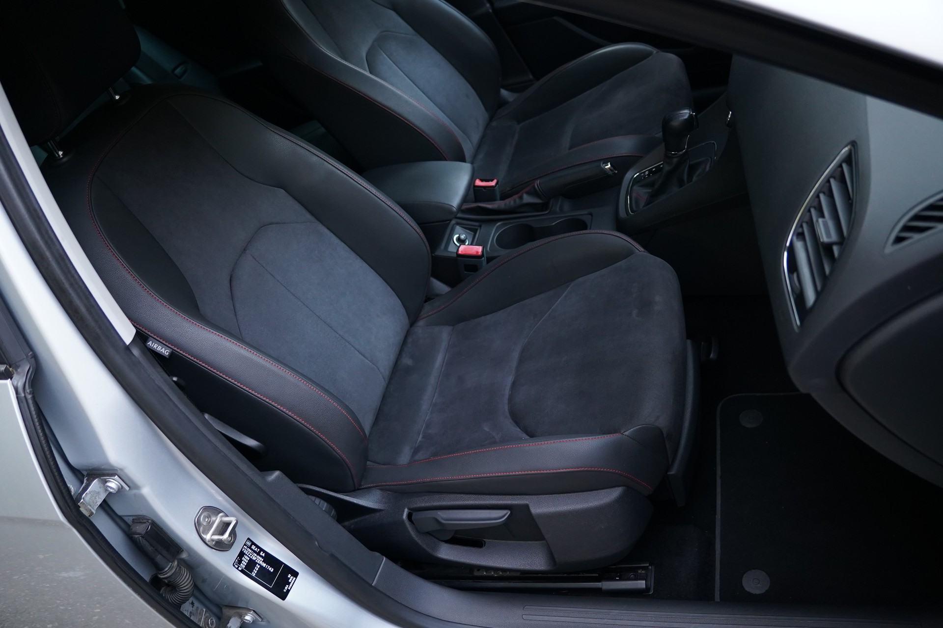 SEAT Leon 1.8 TSI FR DSG-image-19
