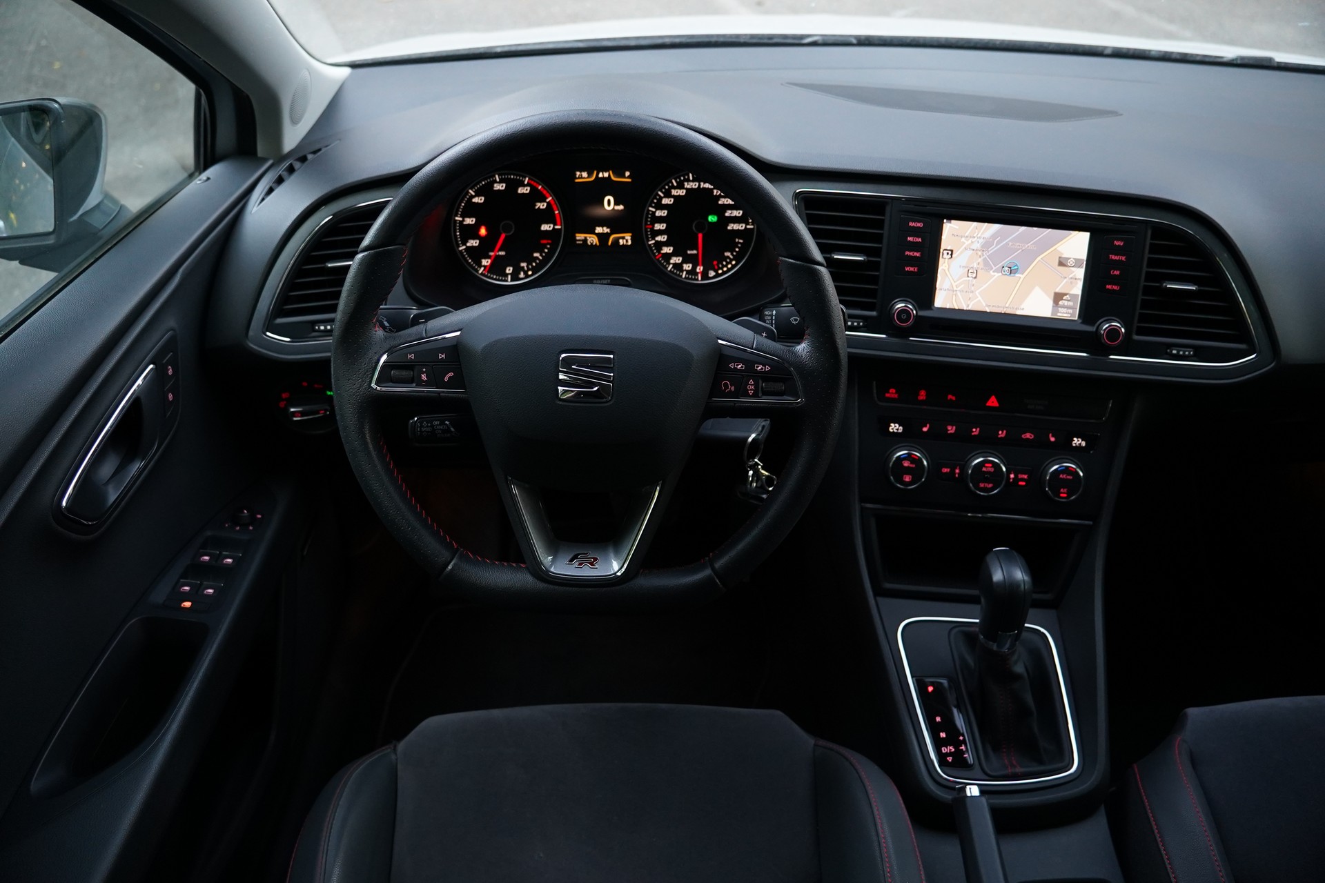 SEAT Leon 1.8 TSI FR DSG-image-24