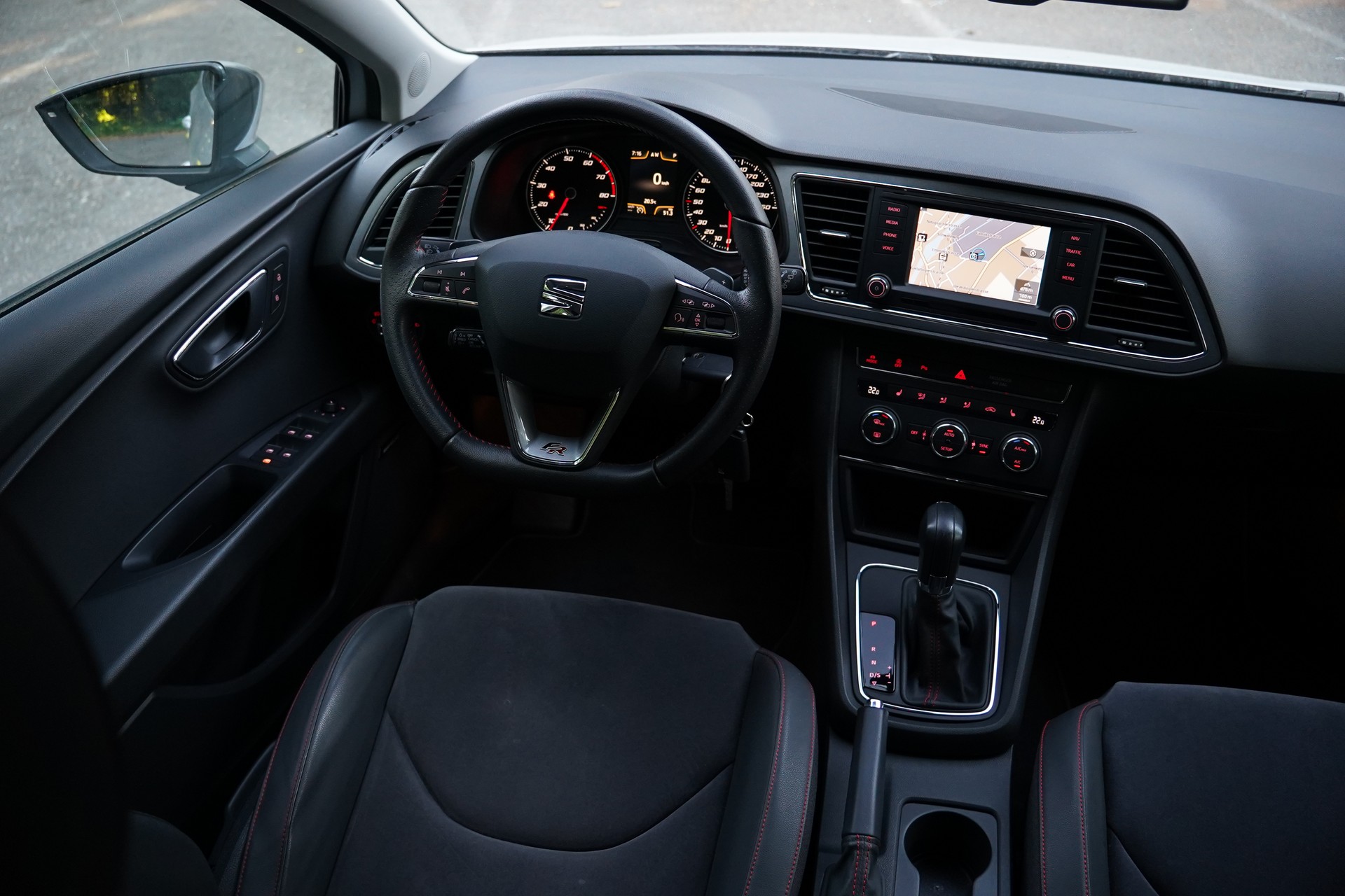 SEAT Leon 1.8 TSI FR DSG-image-22