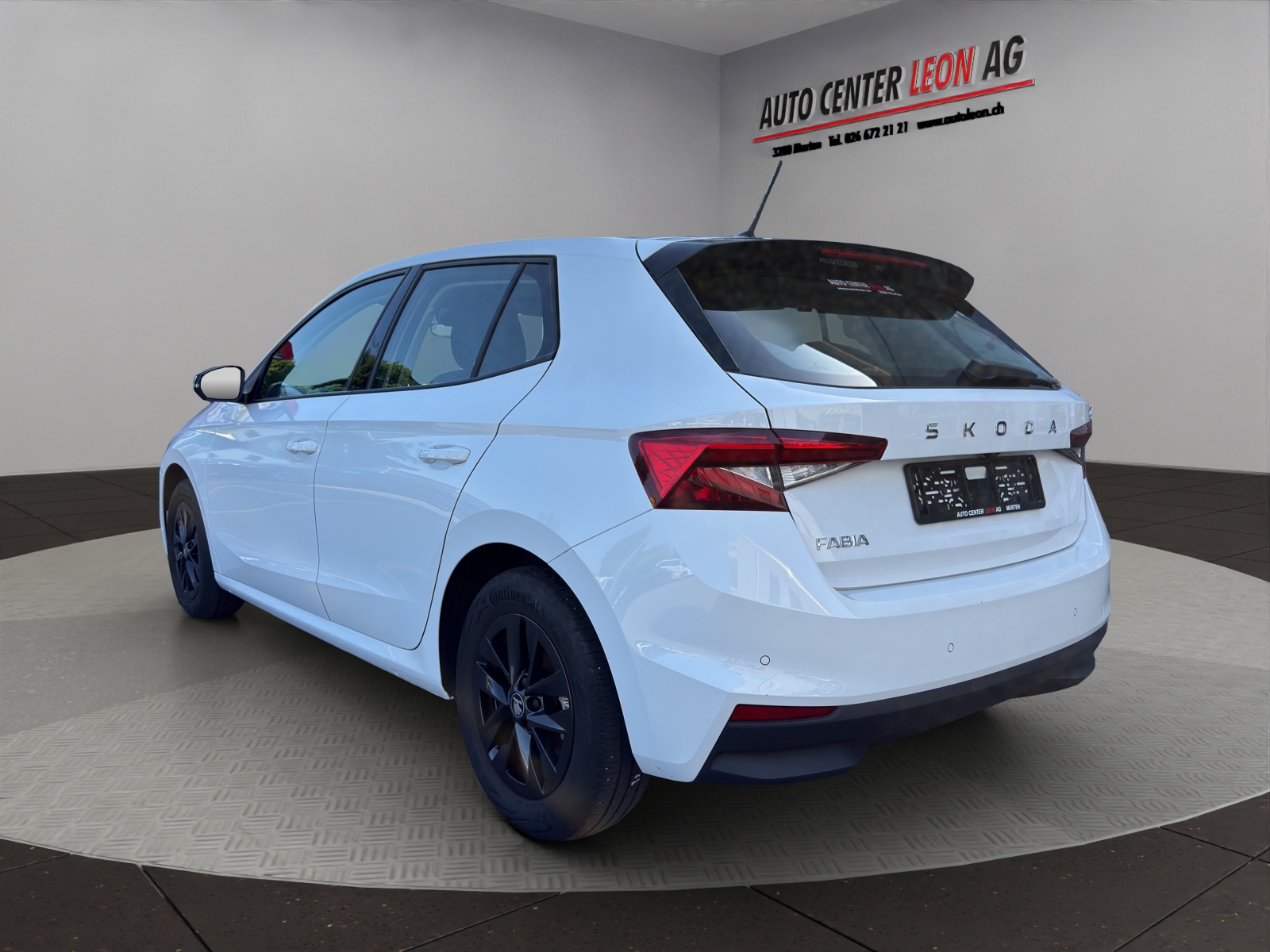 SKODA Fabia 1.0 MPI Young Edition-image-3