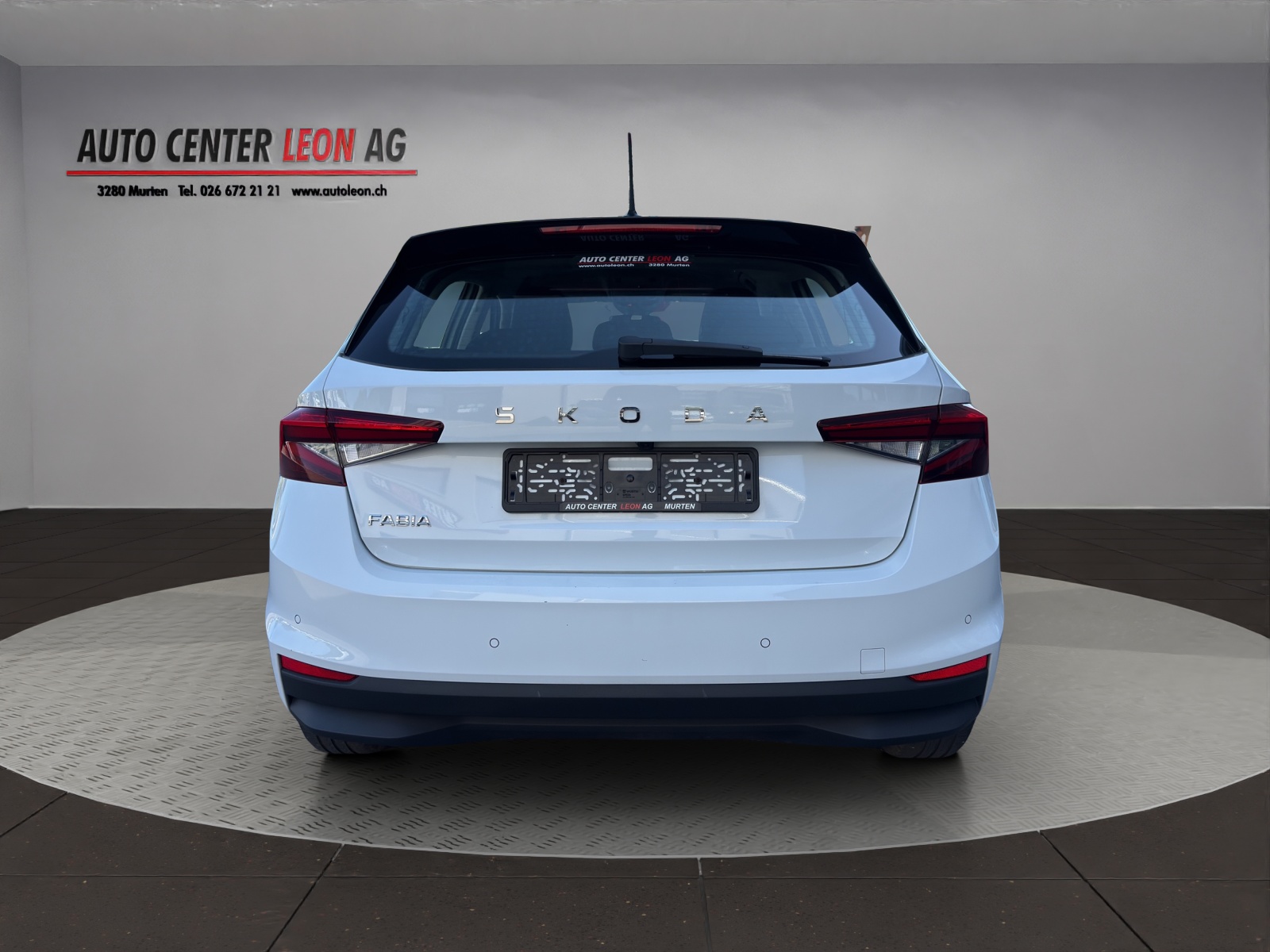 SKODA Fabia 1.0 MPI Young Edition-image-4