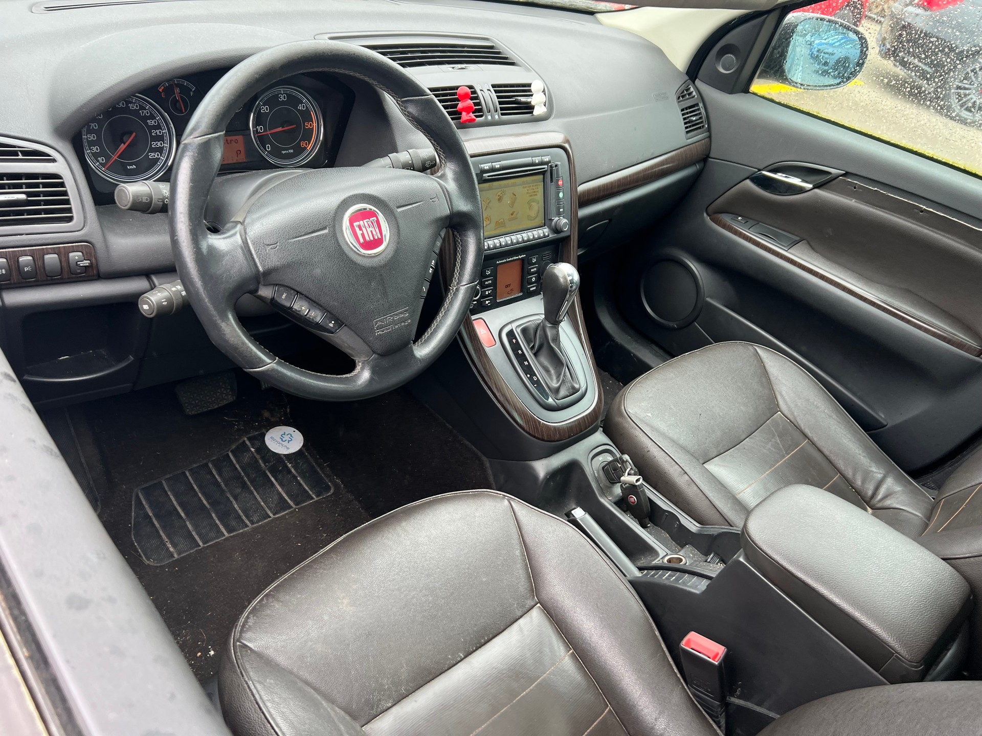 FIAT Croma 2.4 20V JTD Emotion-image-8