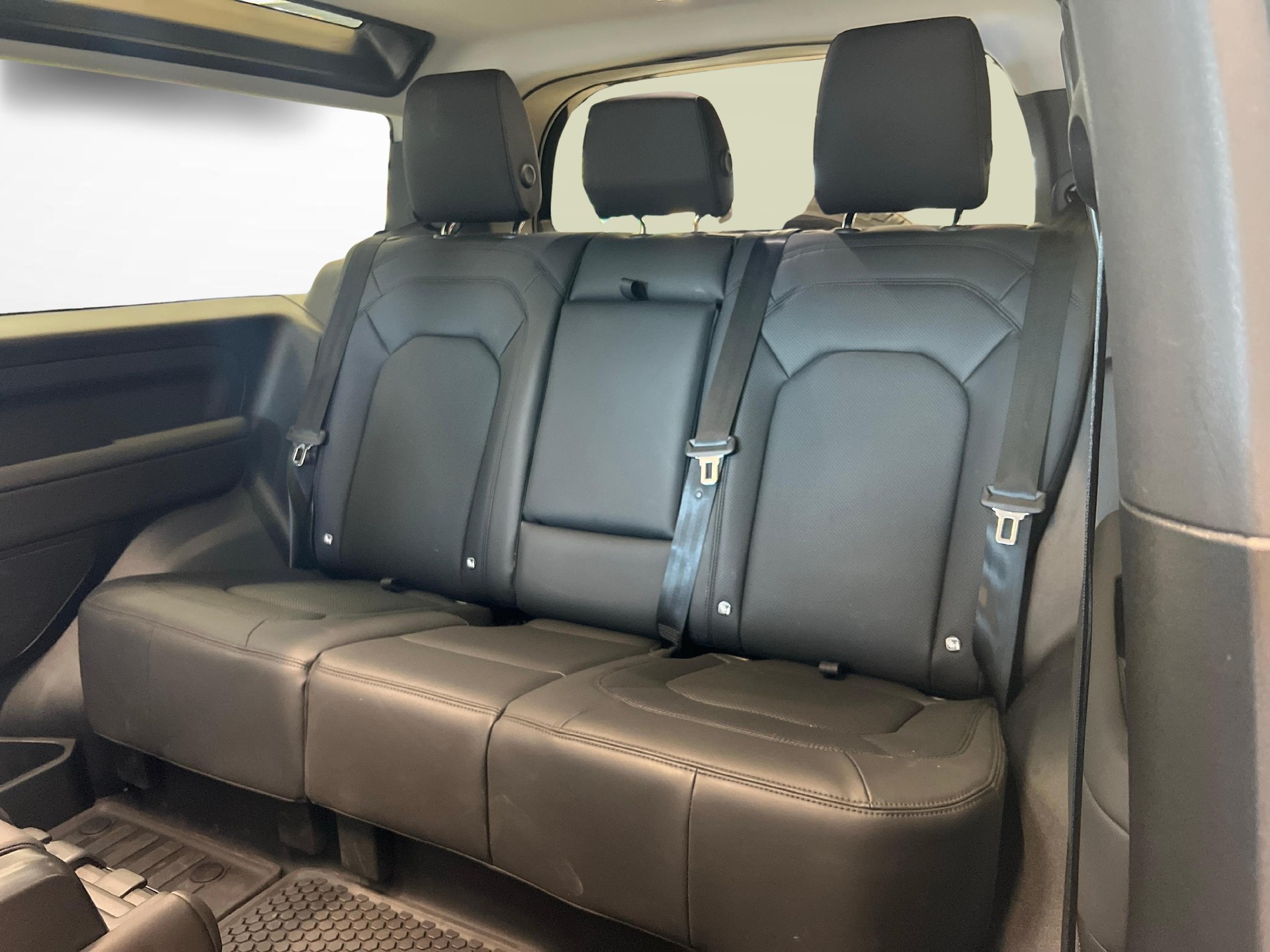 LAND ROVER Defender 90 3.0 D I6 250 S-image-10