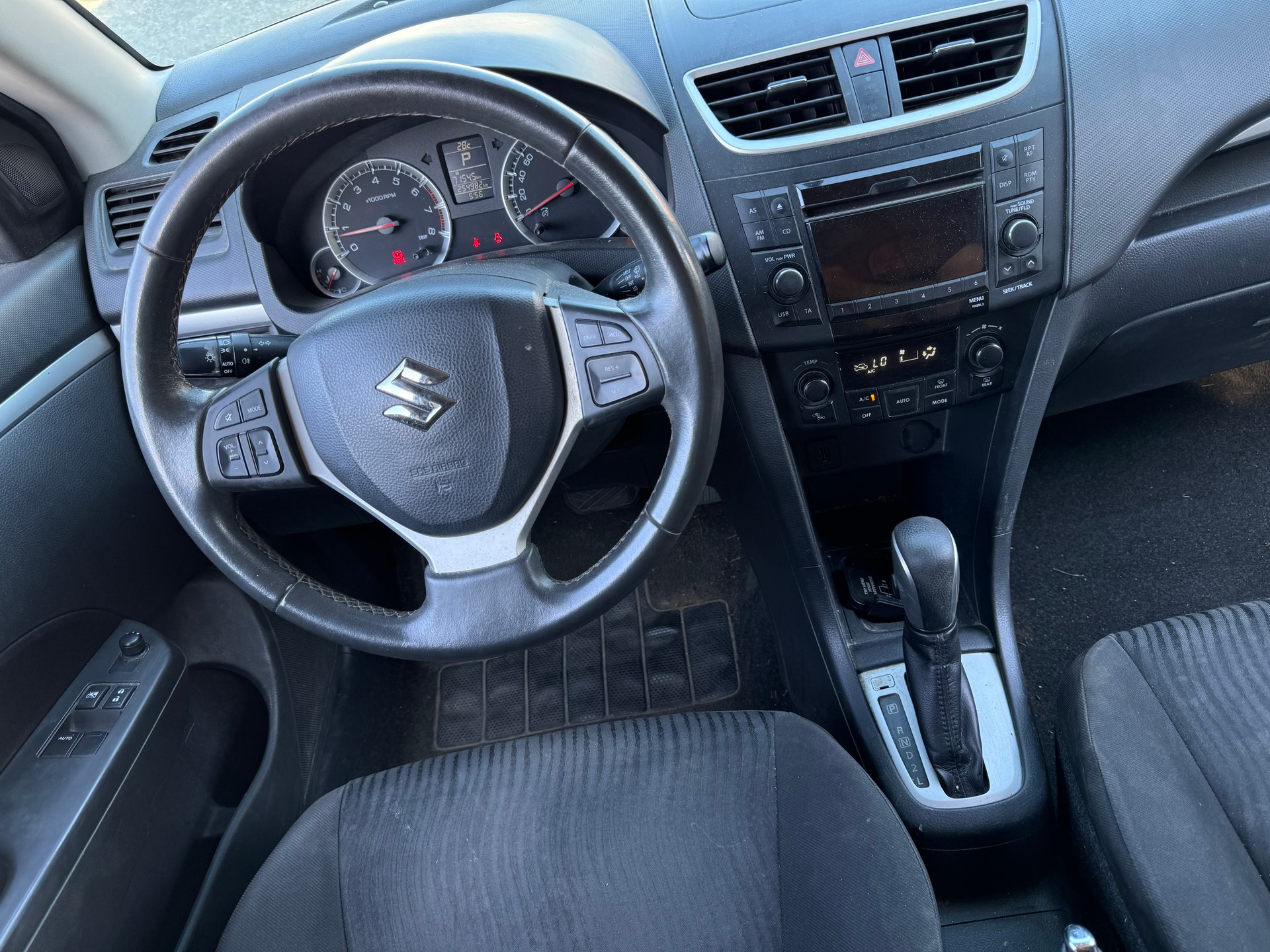 SUZUKI Swift 1.2i 16V GL Top Automatic-image-5