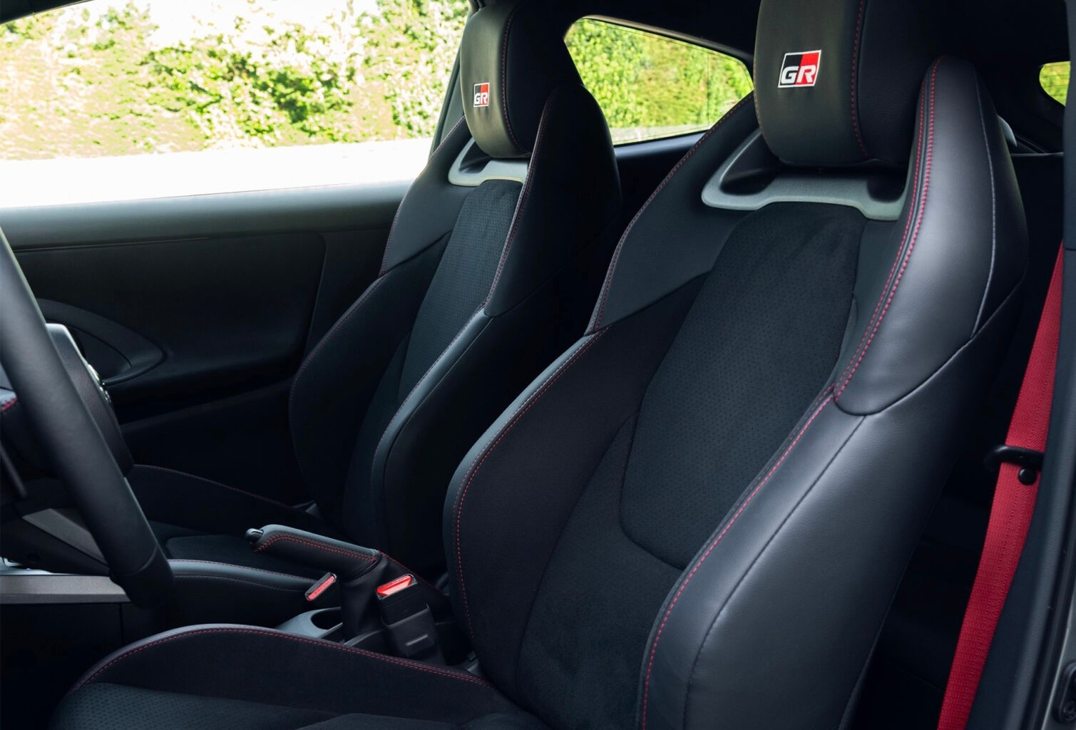 TOYOTA Yaris 1.6 GR Sport-image-9