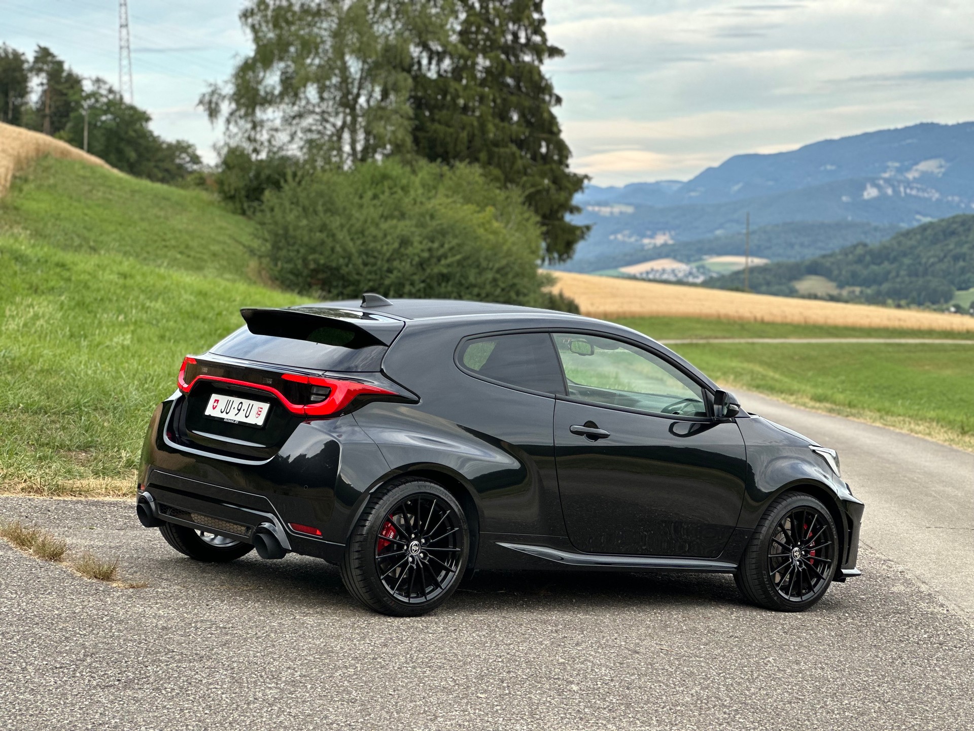TOYOTA Yaris 1.6 GR Sport-image-1
