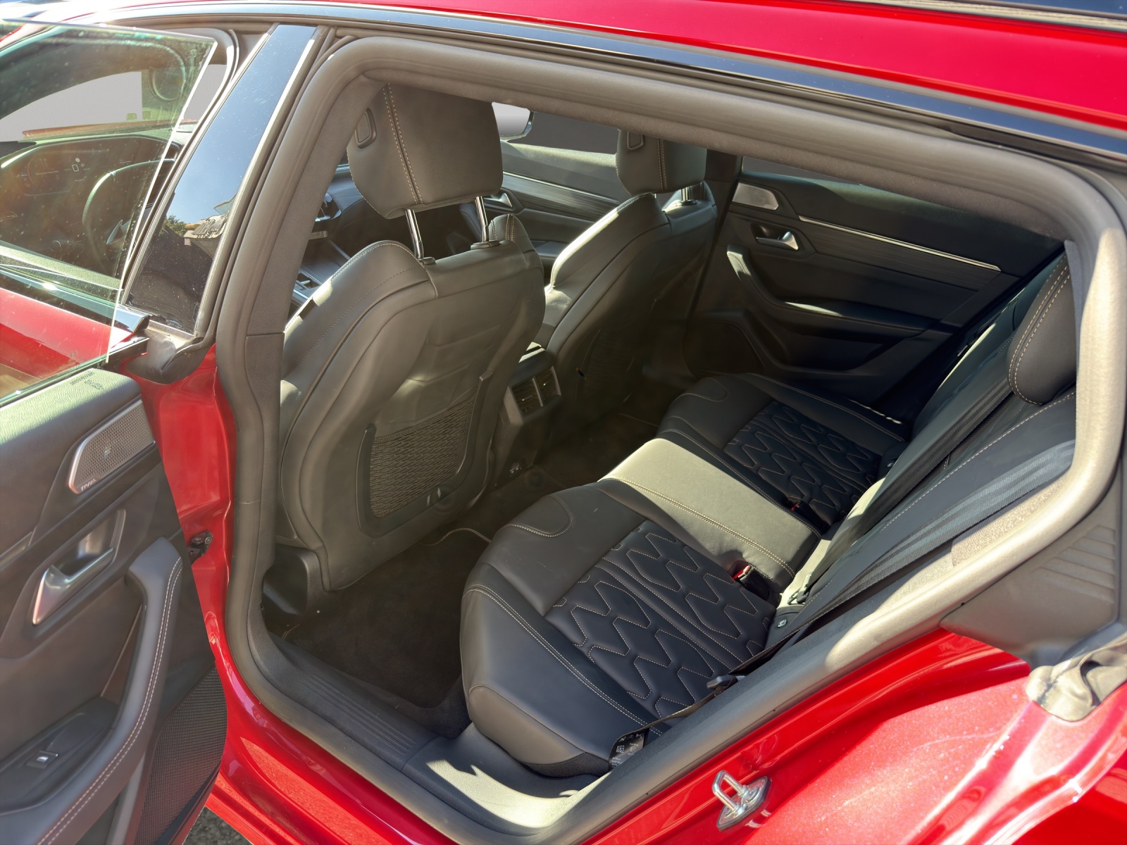 PEUGEOT 508 SW 1.6 Plug-in Hybrid GT-image-4
