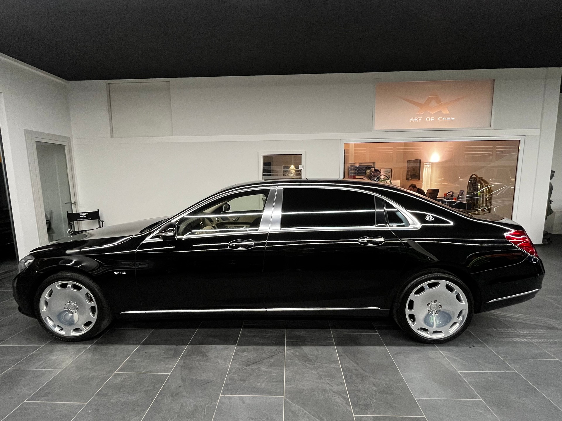 MERCEDES-BENZ S 600 Maybach 7G-Tronic V12-image-4