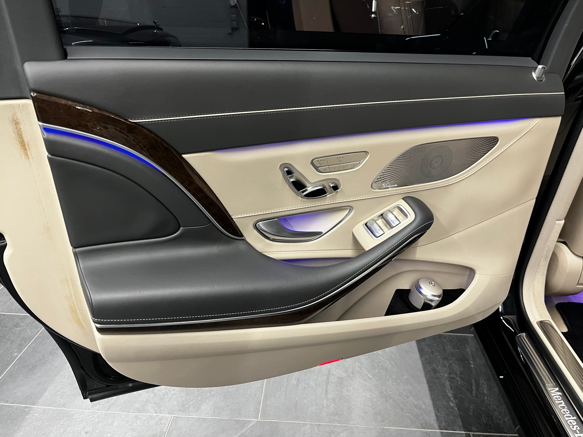 MERCEDES-BENZ S 600 Maybach 7G-Tronic V12-image-9