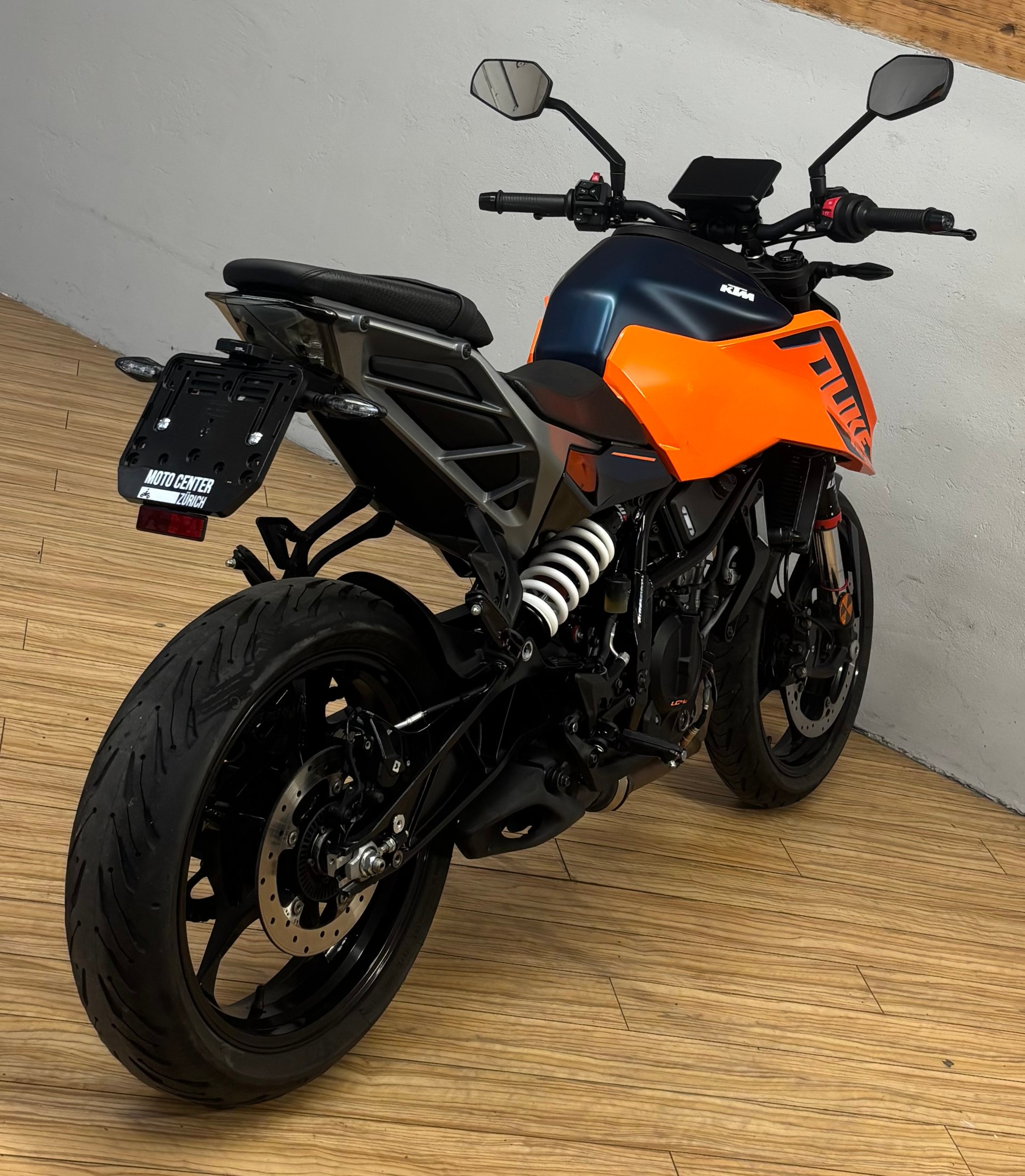 KTM 125 Duke-showroom-element-2