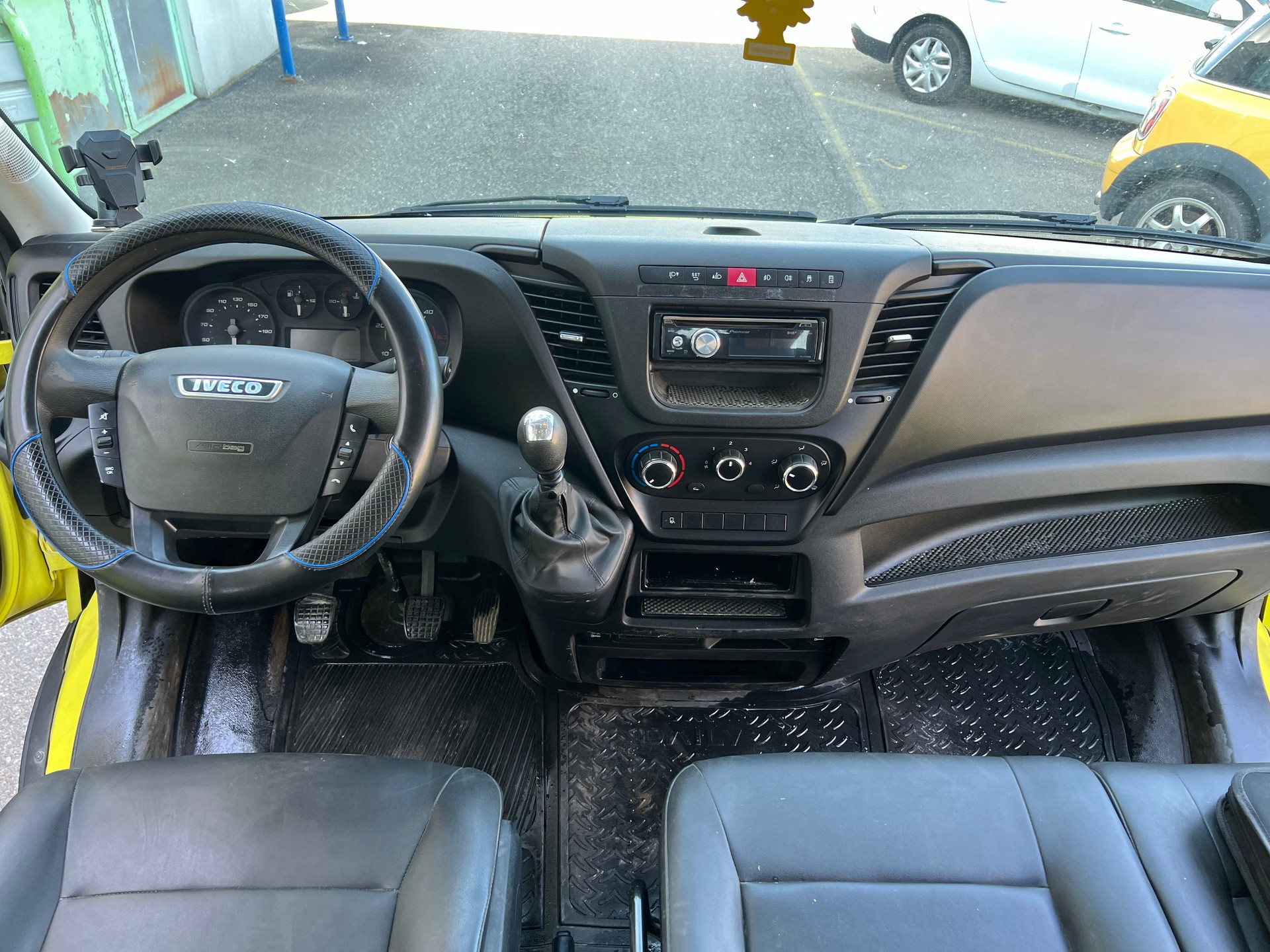 IVECO 35 S 15 D-image-9