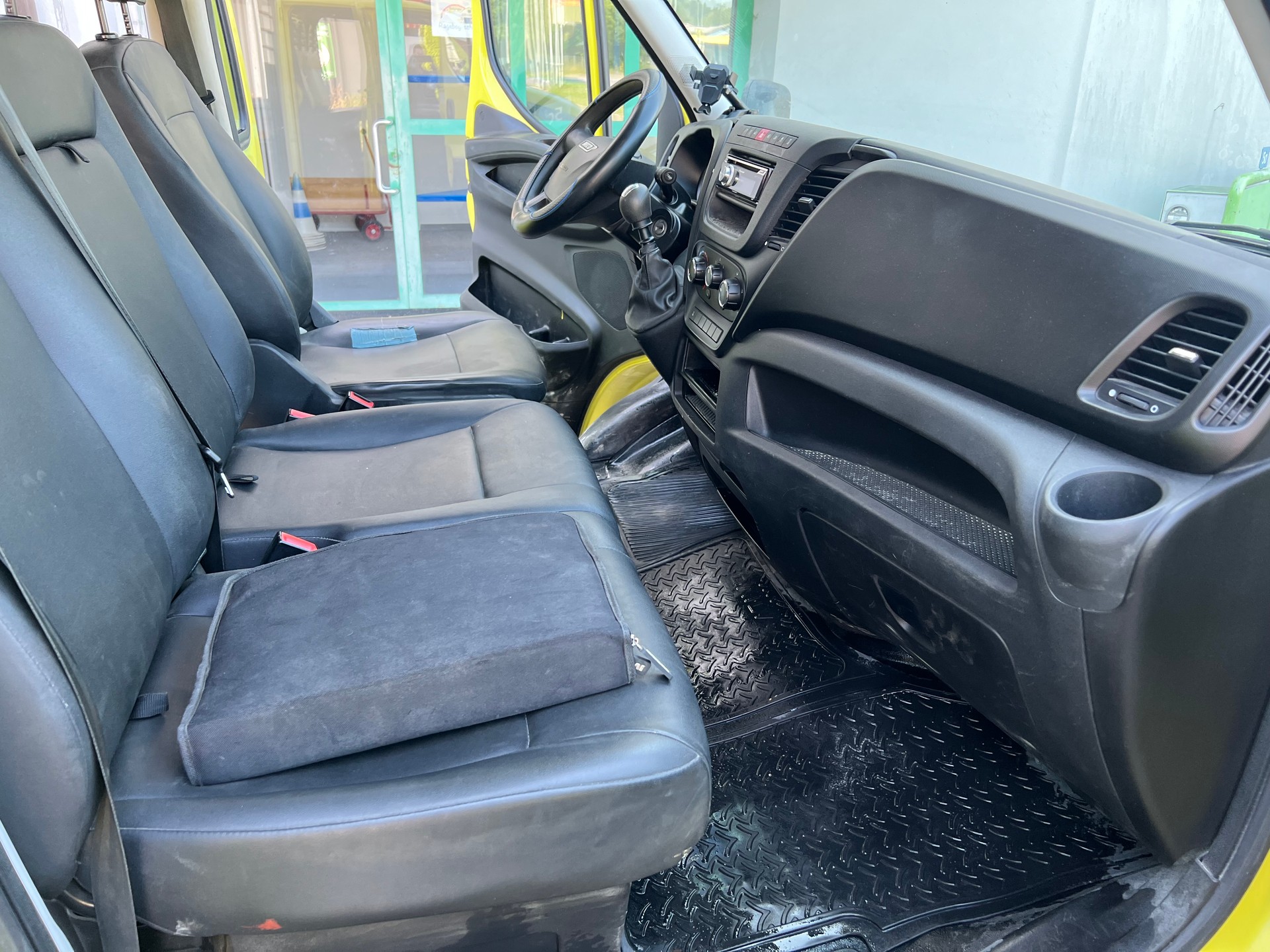 IVECO 35 S 15 D-image-10