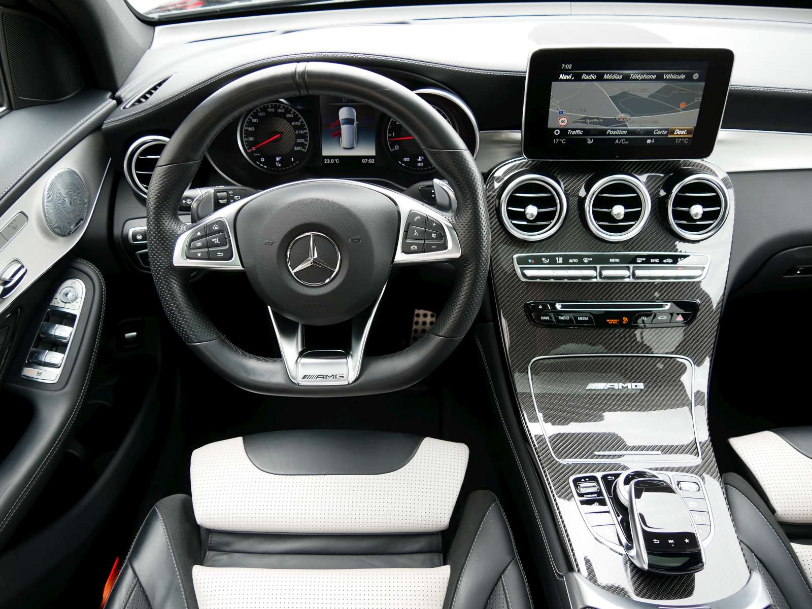 MERCEDES-BENZ GLC 63 AMG 4Matic+ 9G-Tronic-image-8