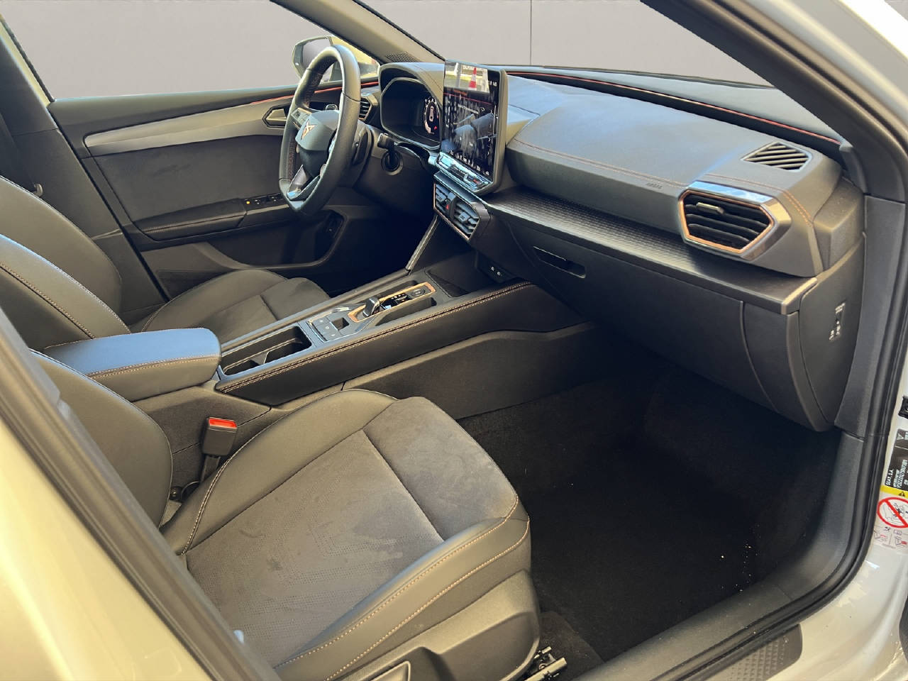 CUPRA Leon ST 2.0 TSI VZ 333PS 4x4 4Drive DSG *inkl. AHK*-image-11