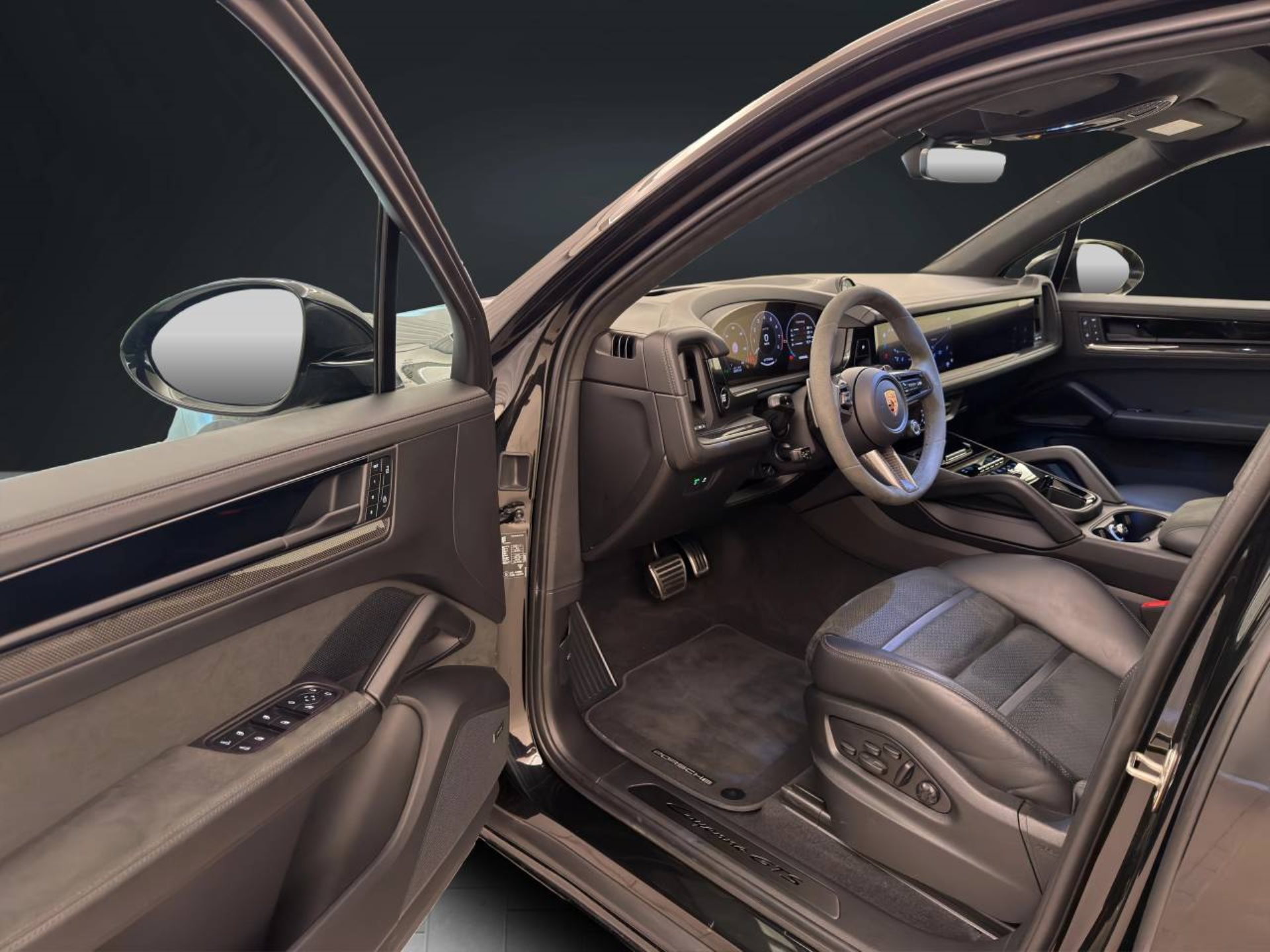 PORSCHE Cayenne GTS-image-3